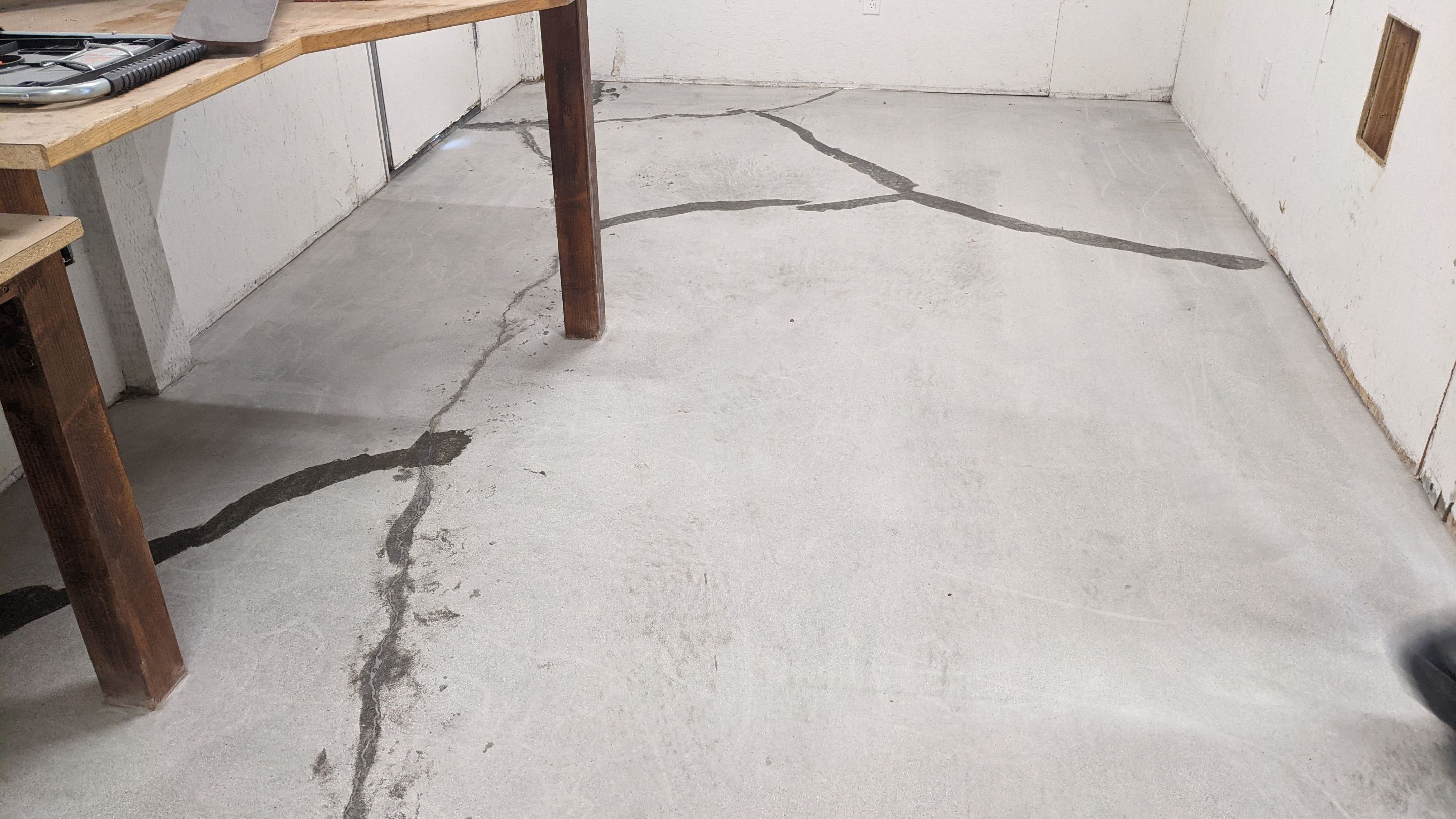 Garage Transformation using Penntek Evolution System and Smoke Color by Croc Coatings, LLC