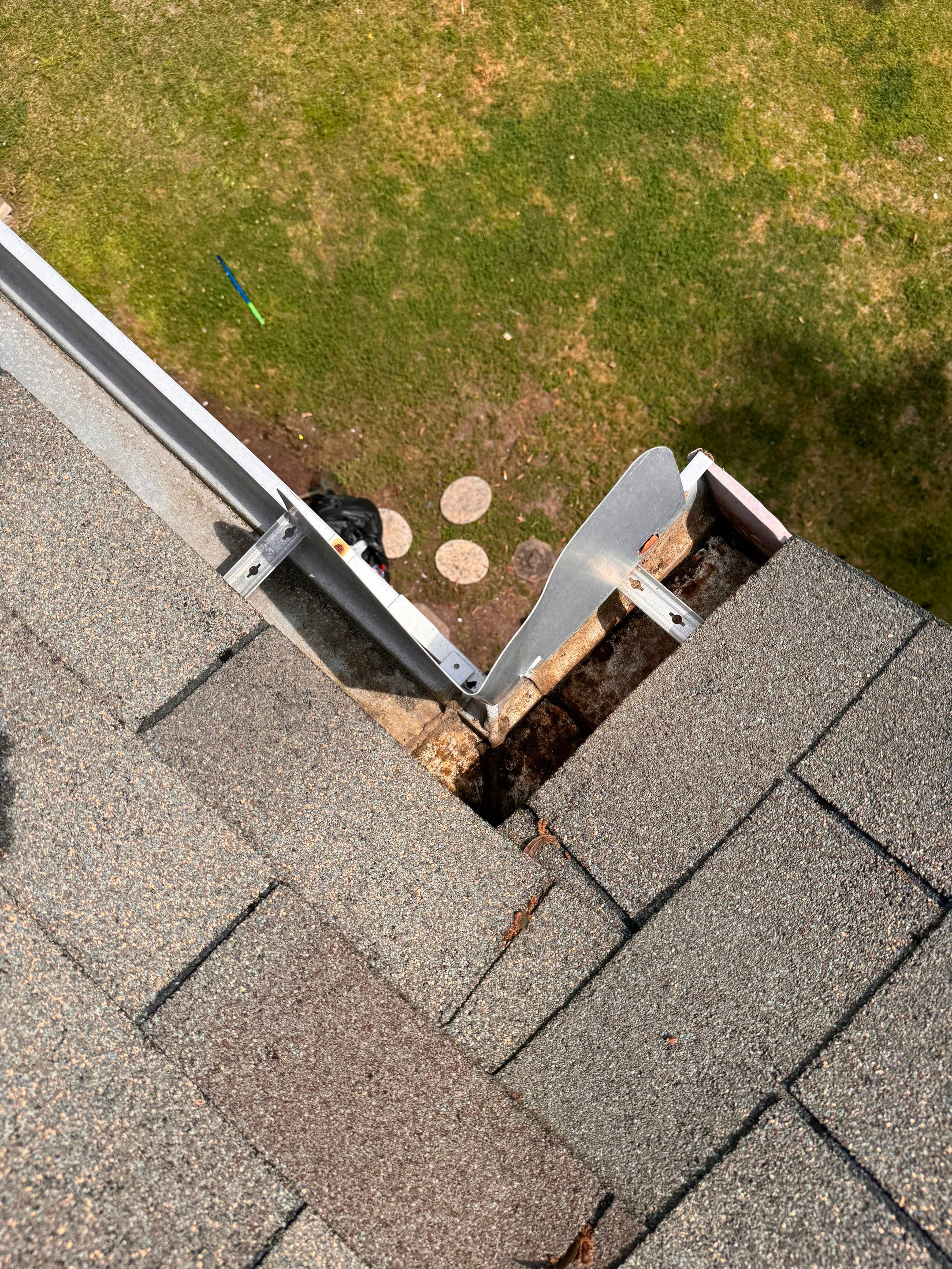 Commercial gutter cleaning Leland & Hampstead, NC after photo with clean gutters