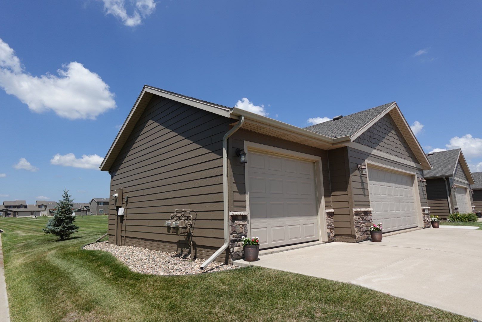 Exterior Painting for Multi-Unit Townhomes in Sioux Falls by Select Painting, Coatings & Garage Cabinets