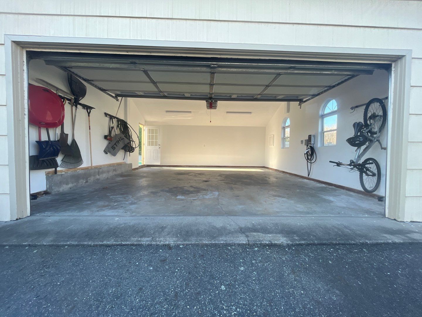 Garage in Shrewsbury, MA 01545 by Symphony Concrete Coatings