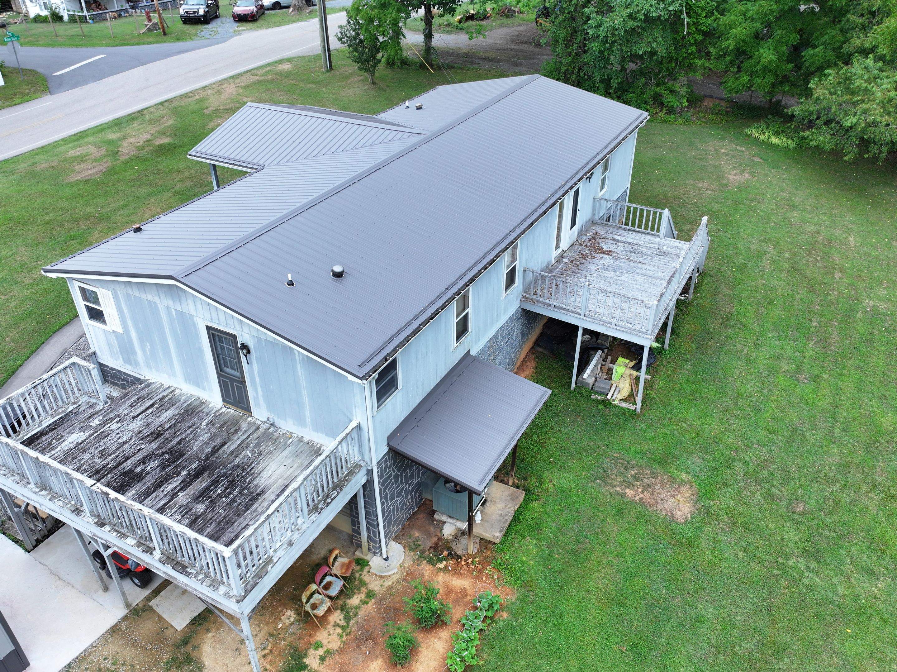 Hollingshead Residence by Omnia Roofing