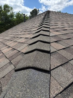 TAMKO Titan Class - Natural timber, High profile hip & ridge, solar attic fan 