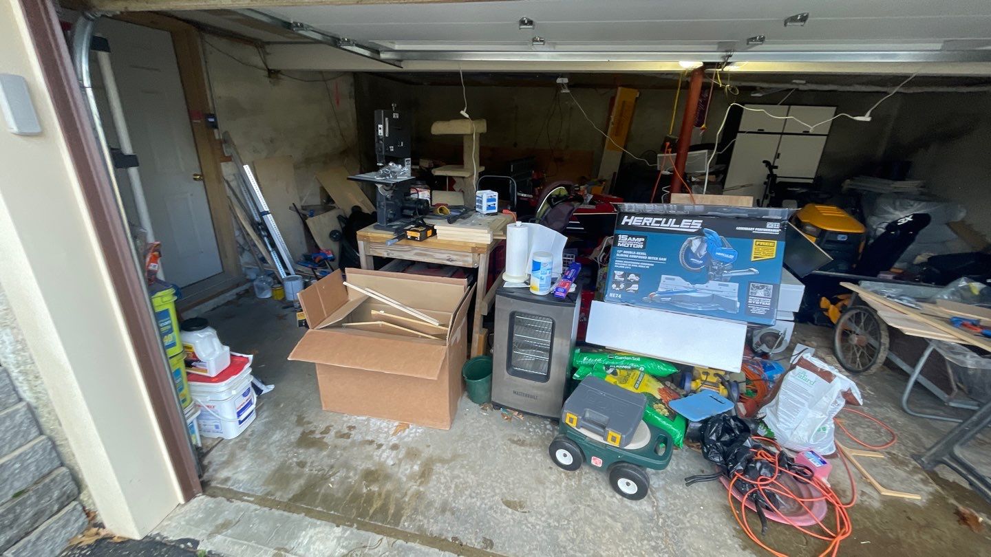 Garage in Londonderry, NH 03053 by Symphony Concrete Coatings