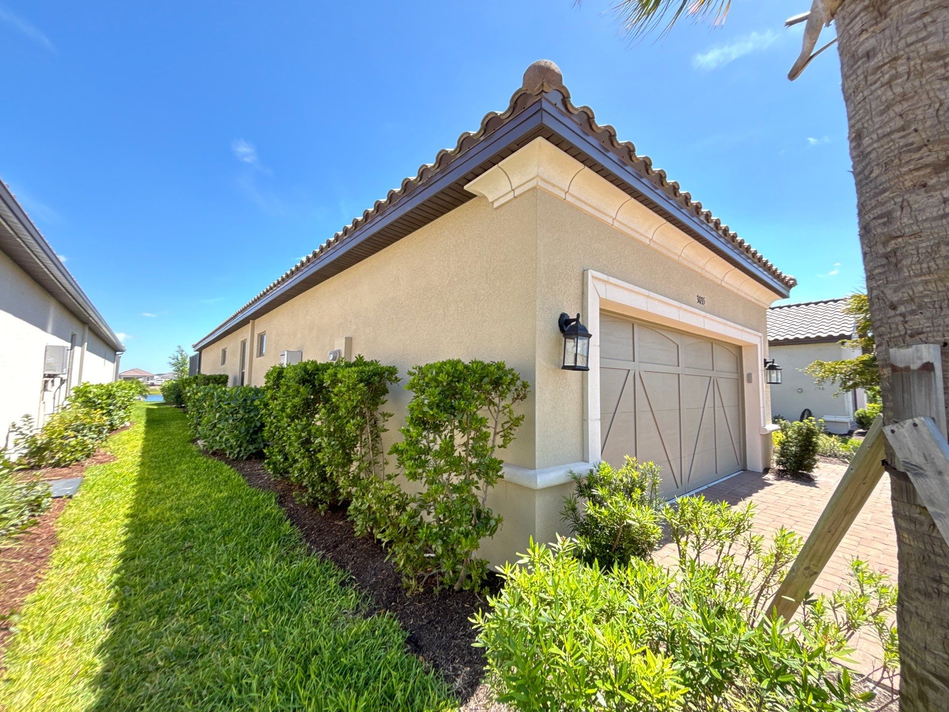 Premium 7-Inch Seamless Gutters in Lakewood Ranch FL by Gutter Professor by Gutter Professors
