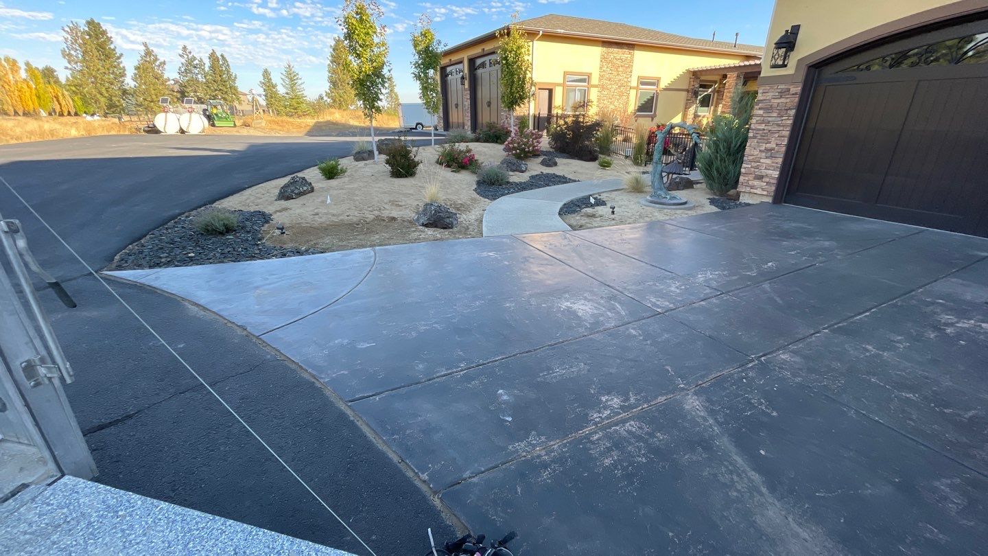 Driveway using Trail Mix 1/8" Chip by Croc Coatings, LLC