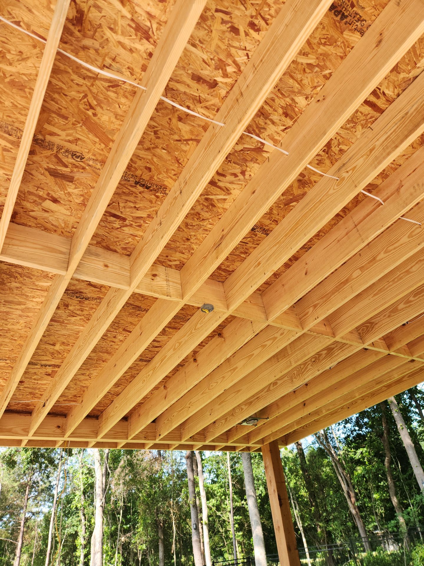 Modern Patio Cover and Kitchen in Montgomery by SophAlx LLC