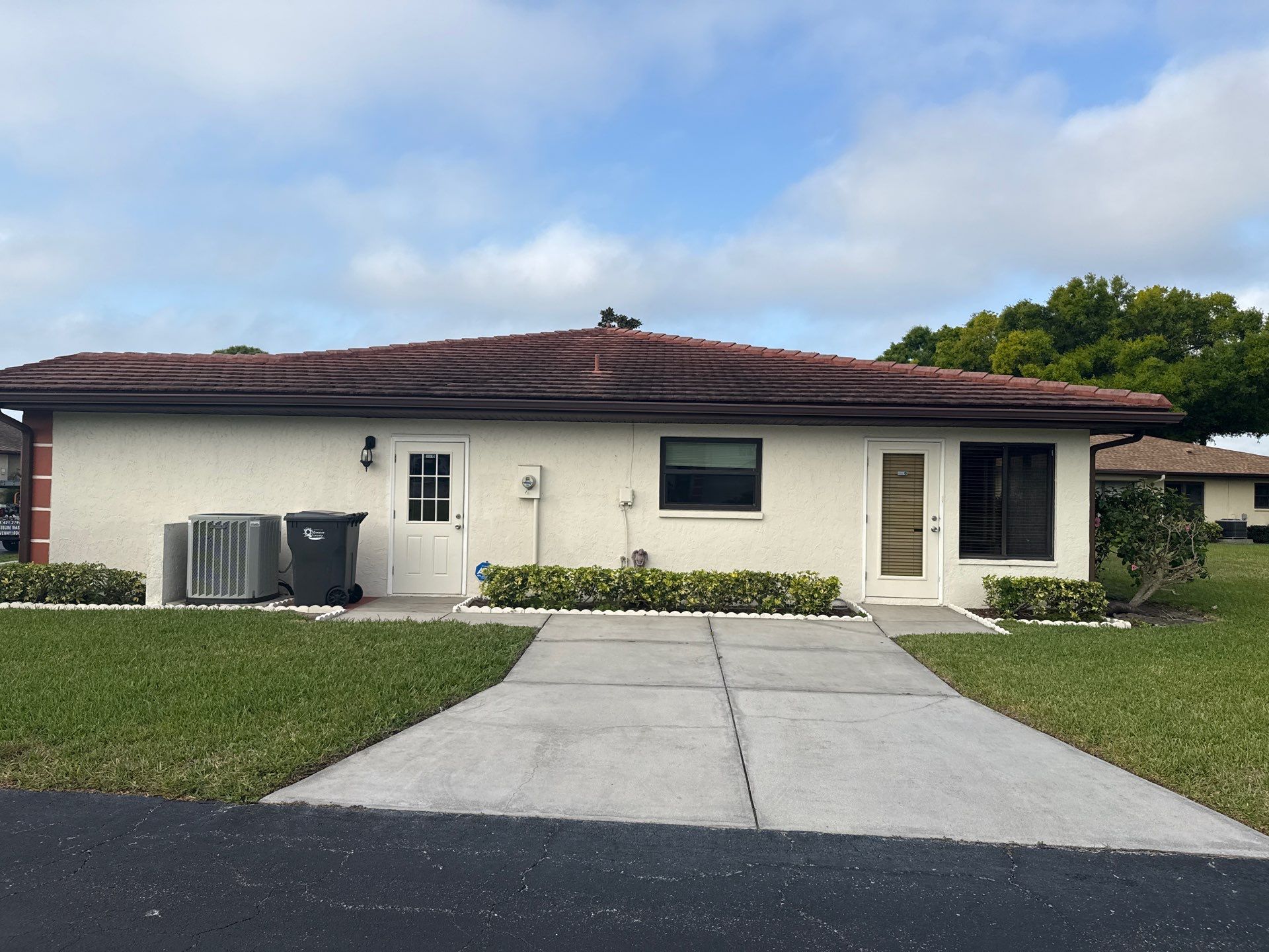 Tile Roof Cleaning – Vivenda at Bradenton I (5-Star Review & Neighbor Referrals) by Sunshine AquaWash