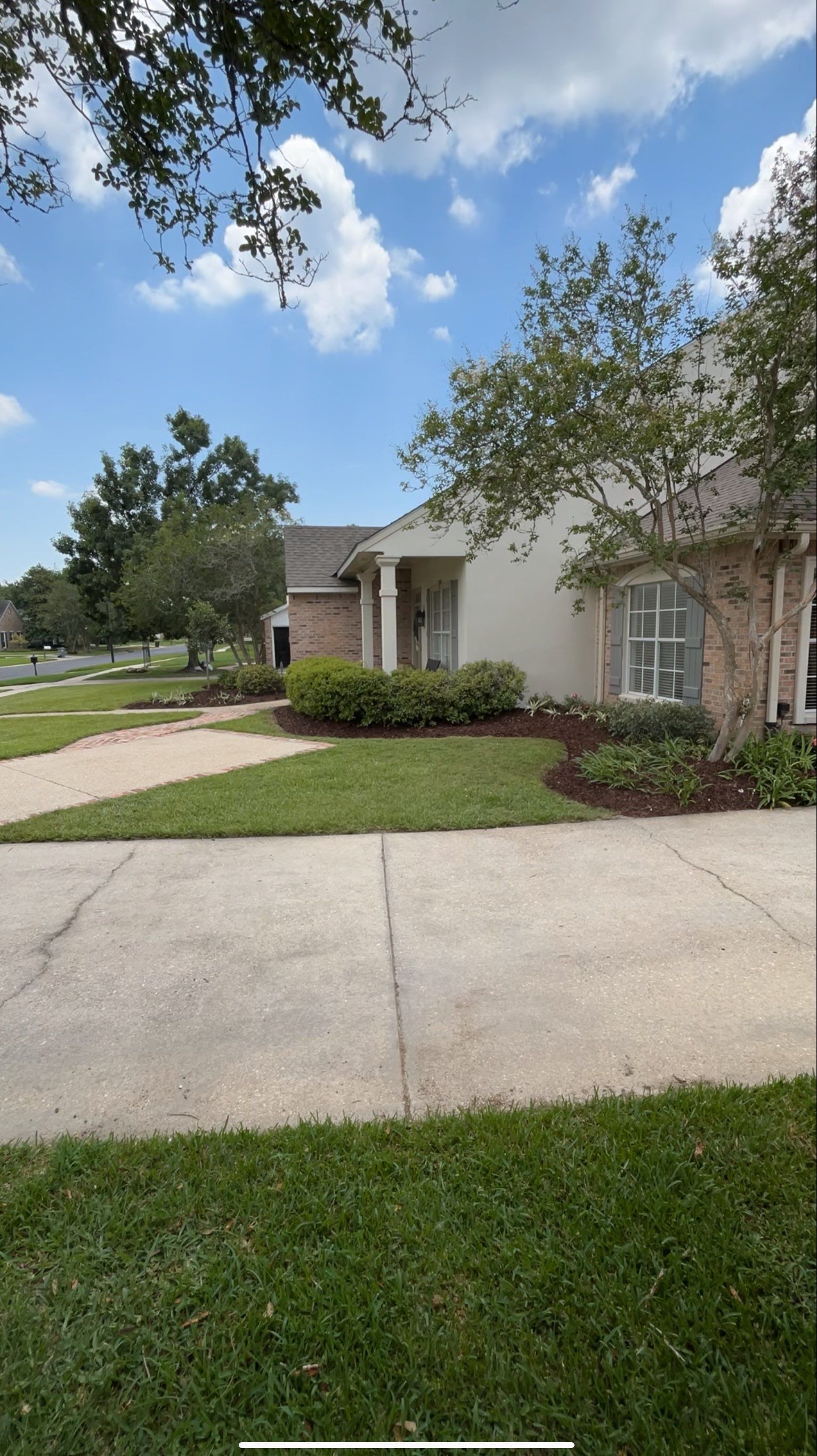 LANDSCAPE SERVICES: DEMO / BED PREP / CUT IN BED EDGES / MULCH INSTALL using BROWN MULCH "BARK BRITE" & ROAD ROCK by CutScape, LLC.