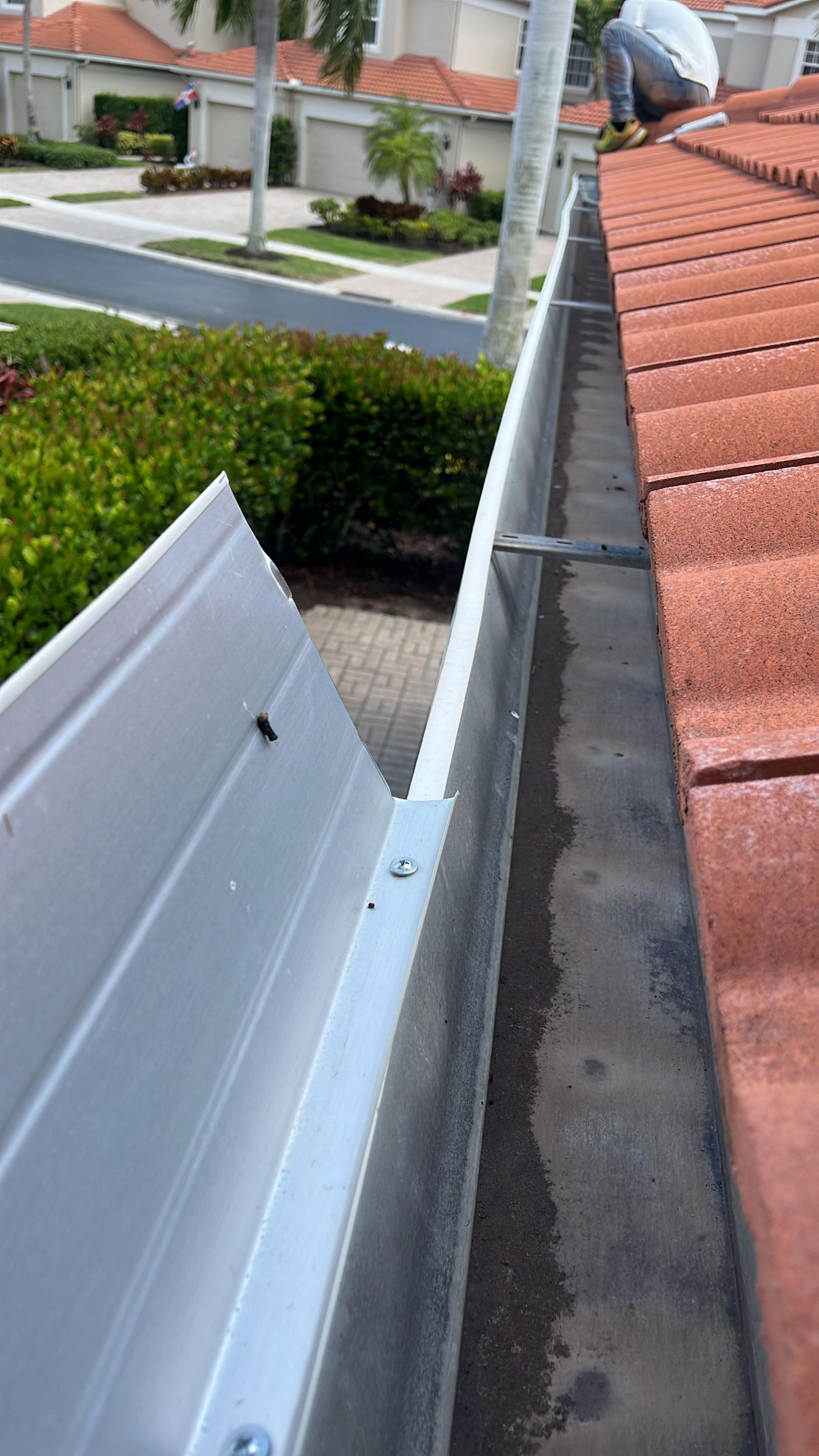 Aluminum Seamless Gutters using seal gutters in Fort Myers FL by Gutter Professors