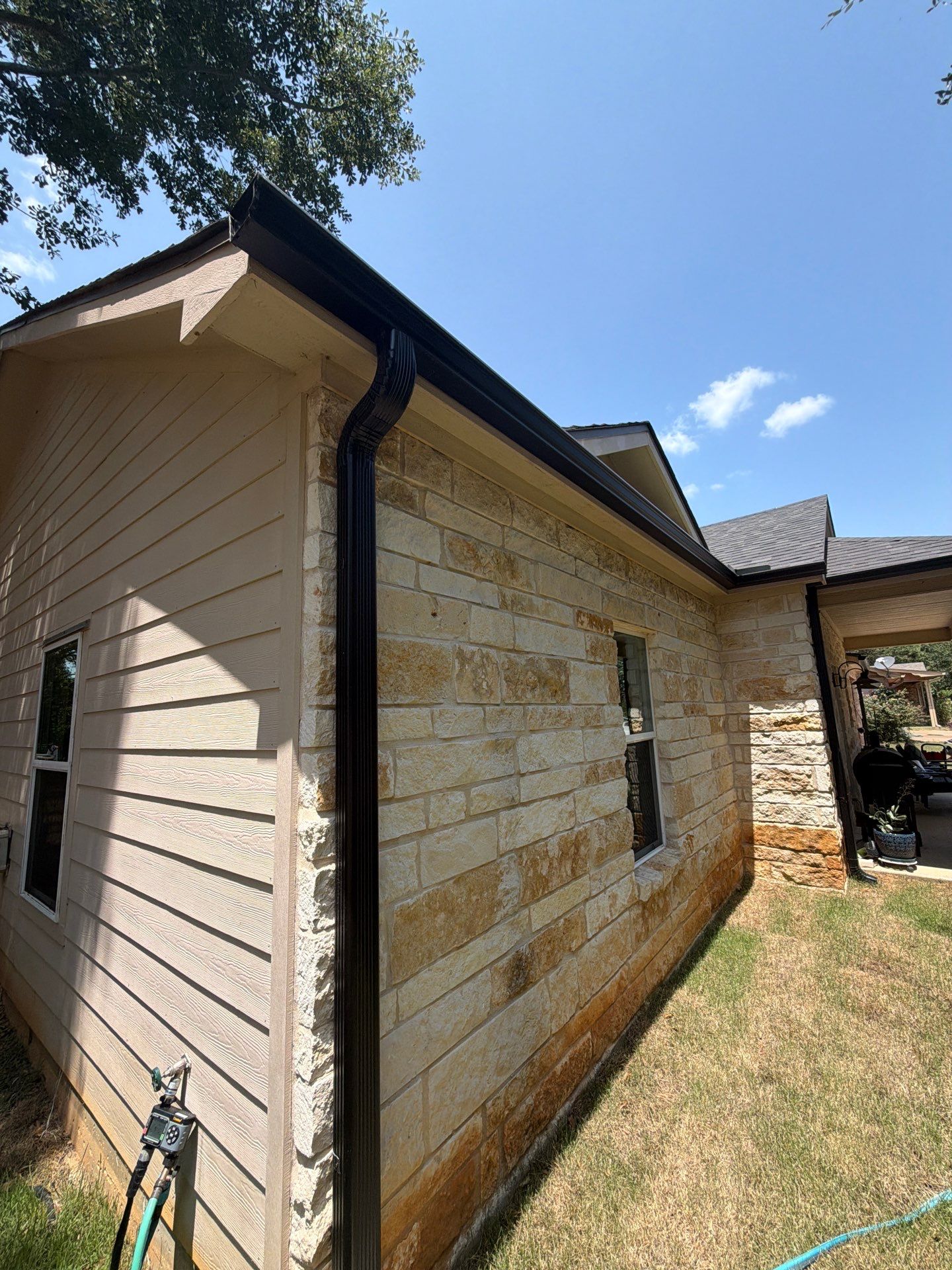 Bold New Color Scheme on Frankston, TX Home by Quality Coats Painting