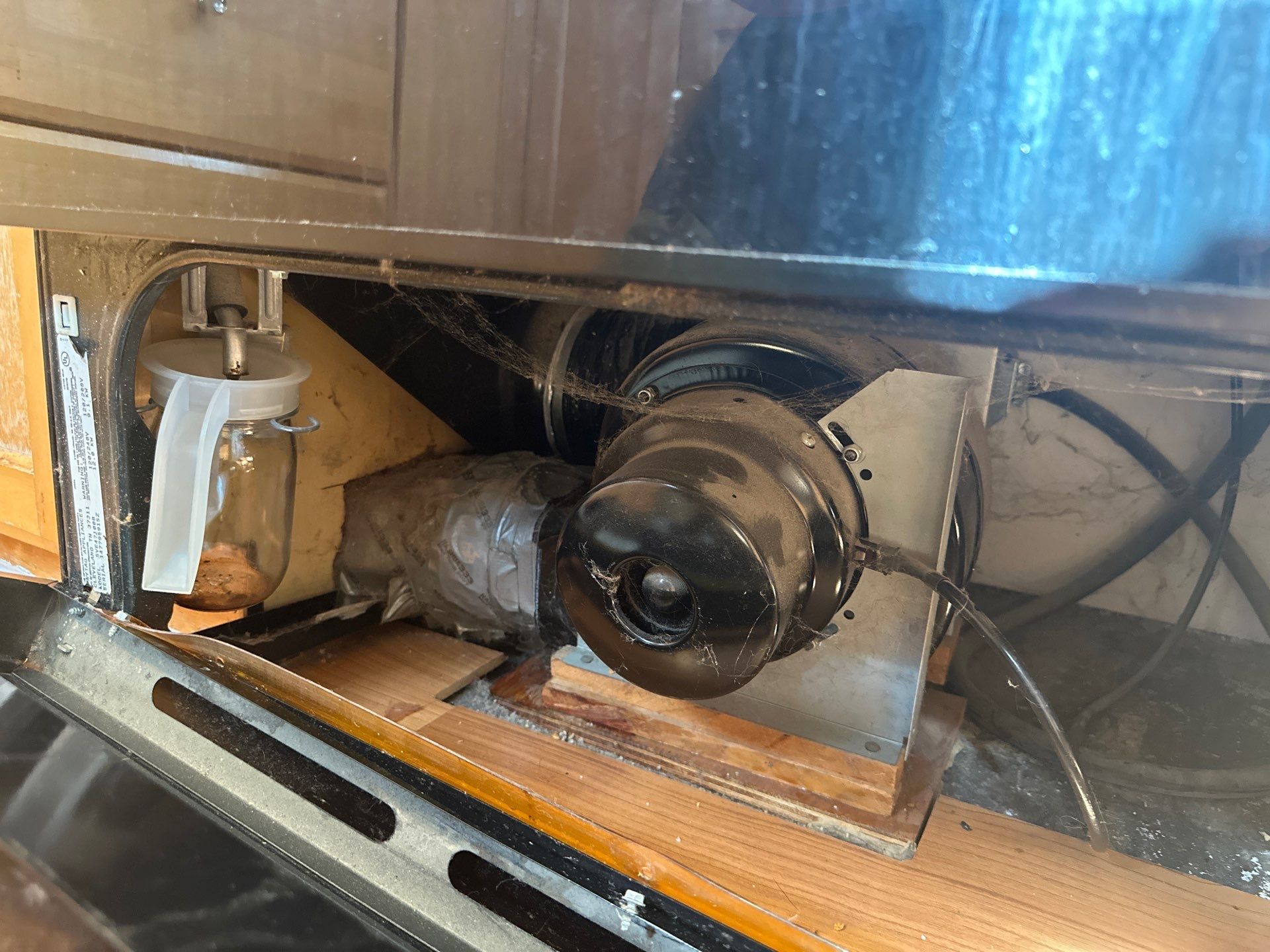 Formica Countertop Cuts/ Downdraft Range Installation by RoundHouse Installations