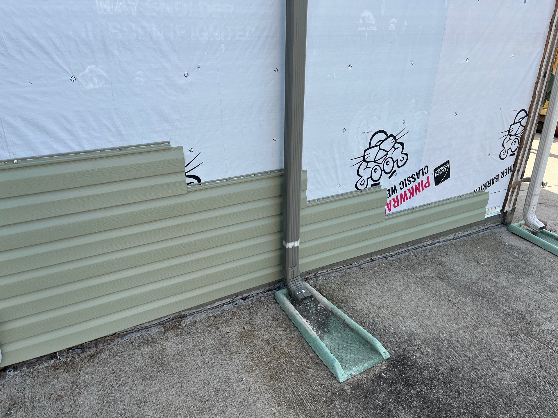 Vinyl siding in Pleasant Hill, IA by Blu Ember Properties