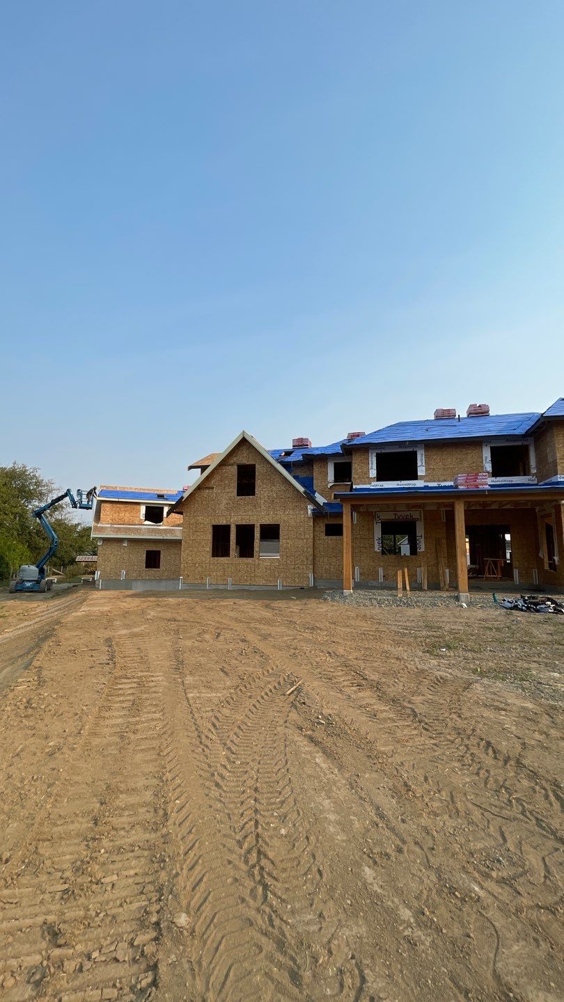 Residential Roofing Installation using OC Oakridge shingles with prolok accent roofs by Top Notch Roofing Inc
