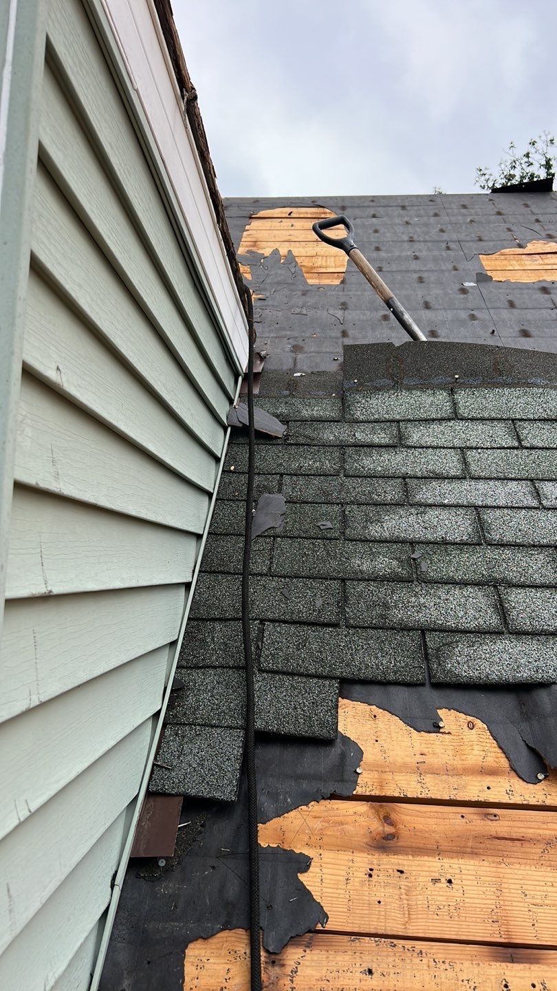 Arlington: CertainTeed Landmark Architectural Shingle in Georgetown Gray by RM Banning, Inc.