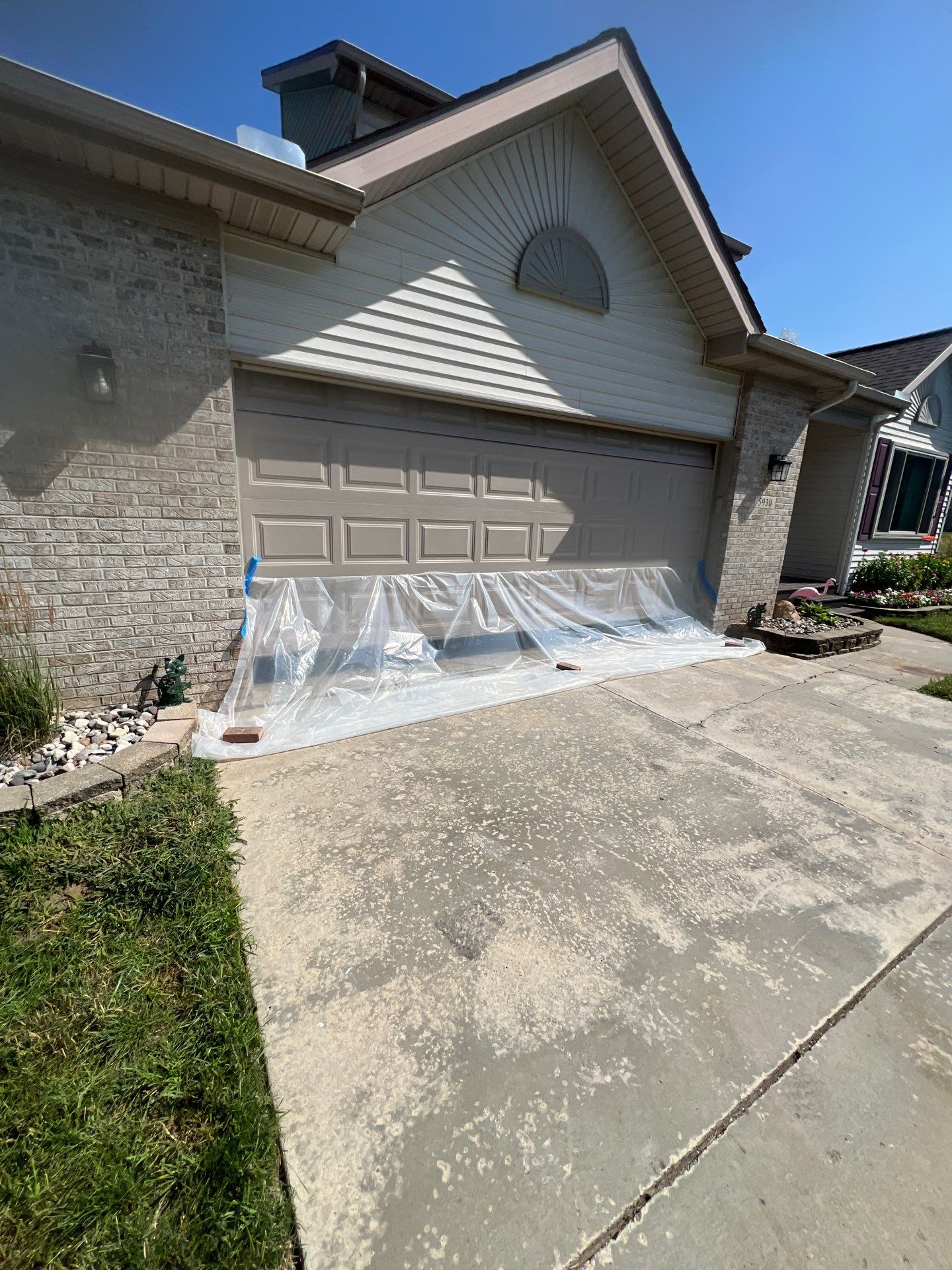 Garage floor in Holt using Smoke Flake by Freedom Concrete Coatings. 