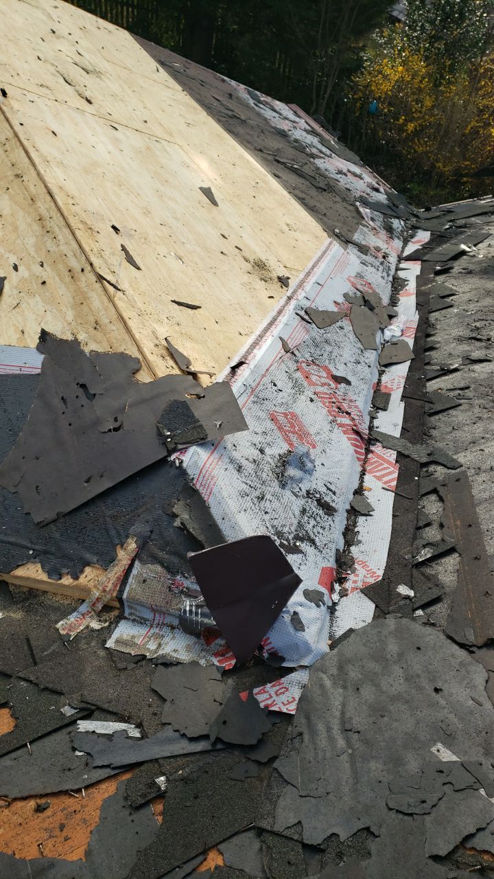 McLean: CertainTeed Landmark Designer Shingles in Charcoal Black by RM Banning, Inc.