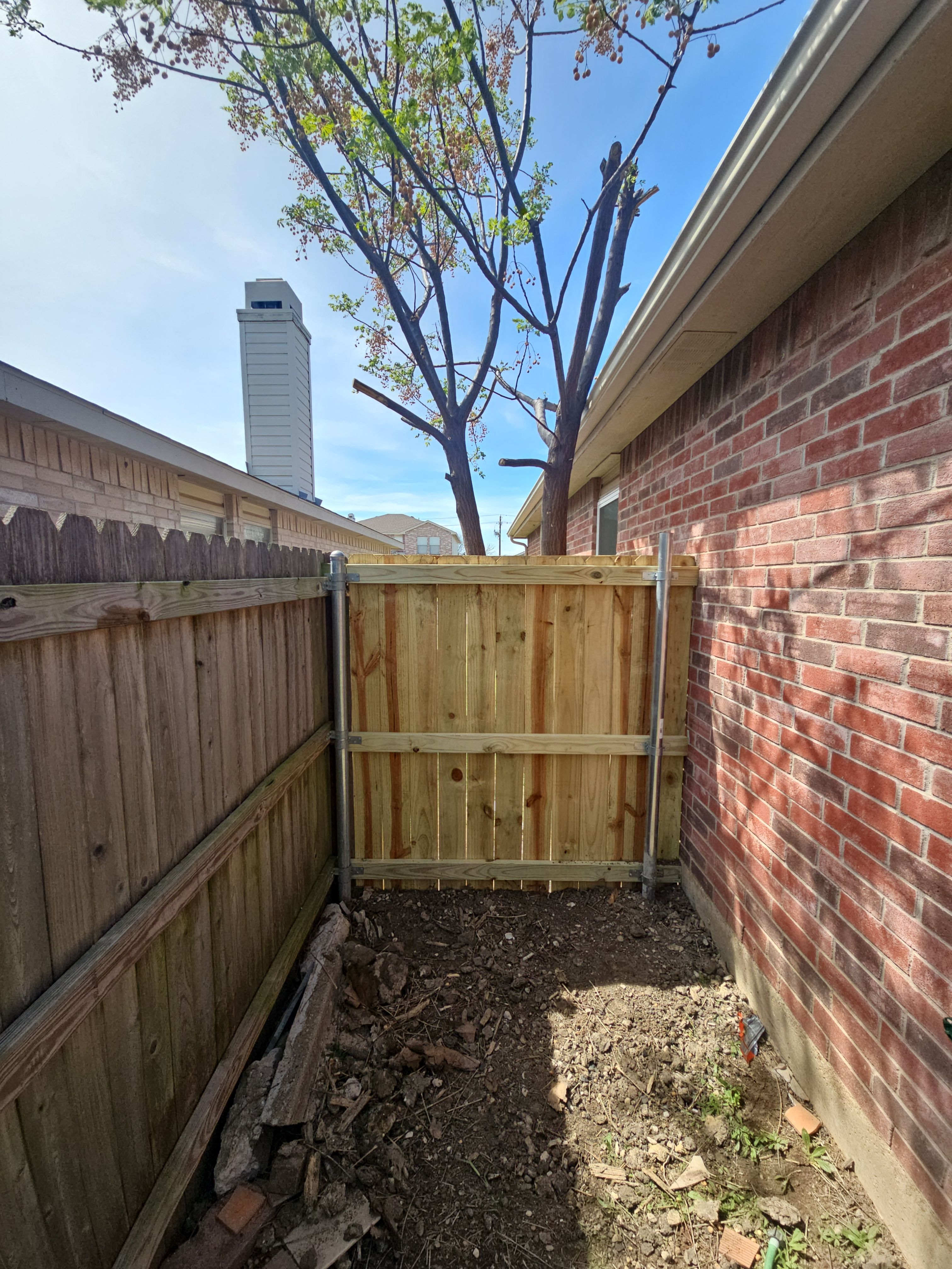 robledolinda-Patio Cover & Fence by road roofing llc