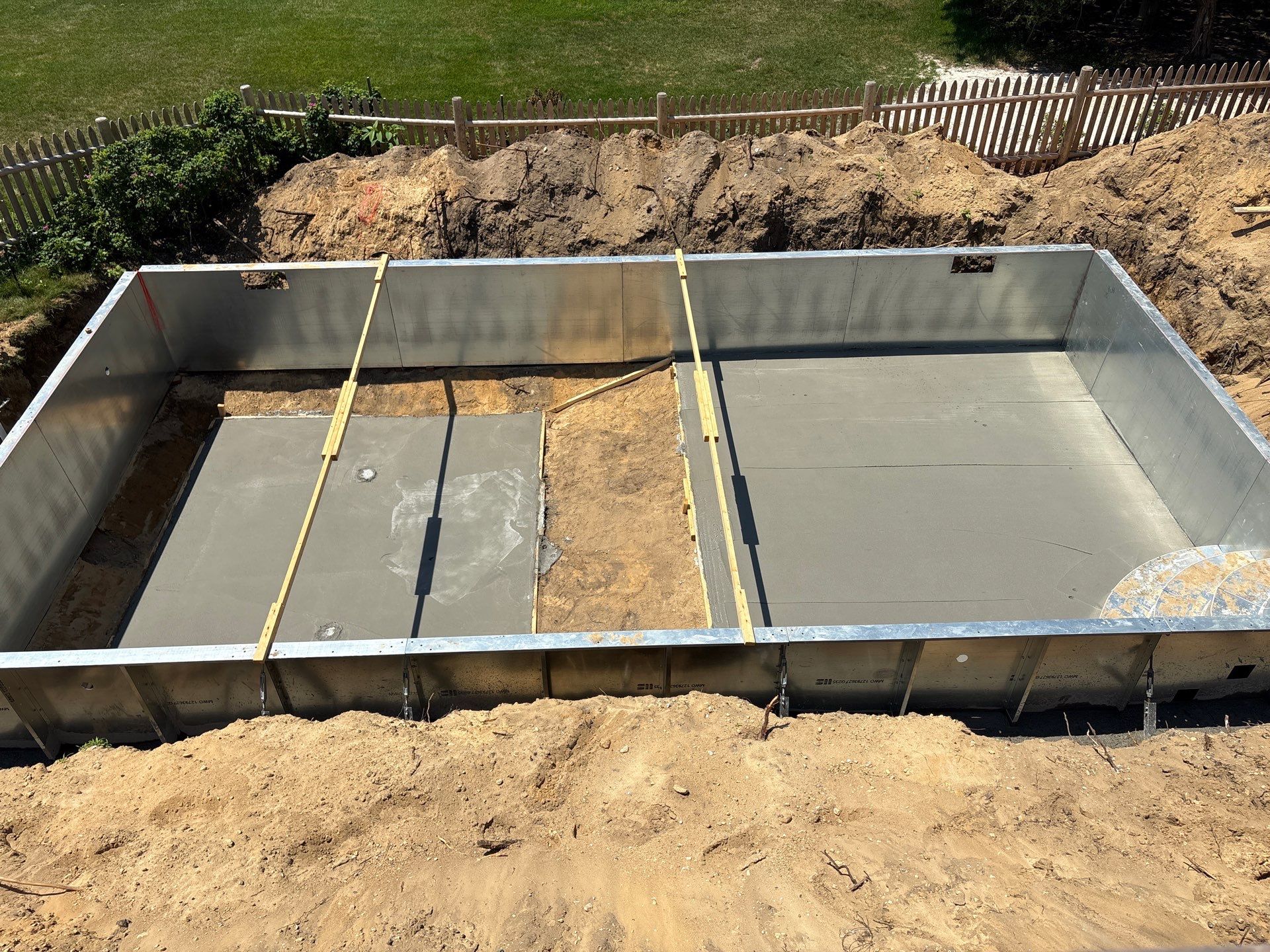 Lewis Bay Builders featured photo.
