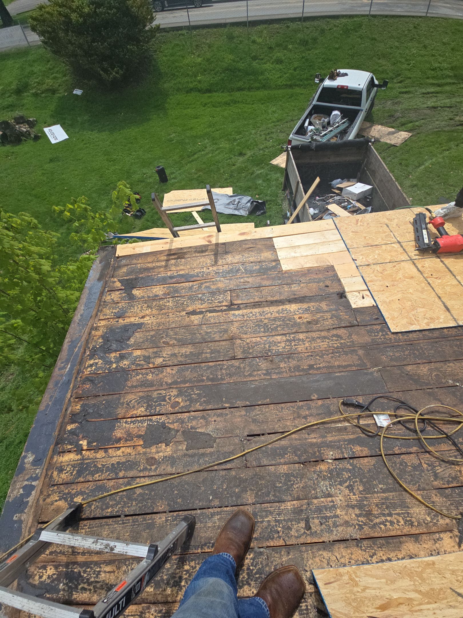 Residential Roofing Installation using GAF Timberline HDZ Charcoal by Rainstoppers Roofing