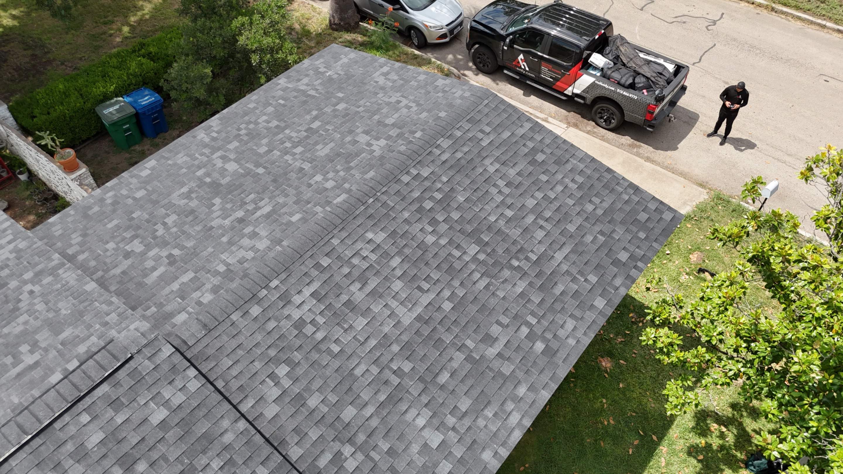Onyx Black - Owens Corning TruDefinition Duration Oakridge by RoofsOnly.com