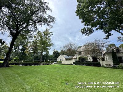 RESIDENTIAL LAWN MAINTENANCE