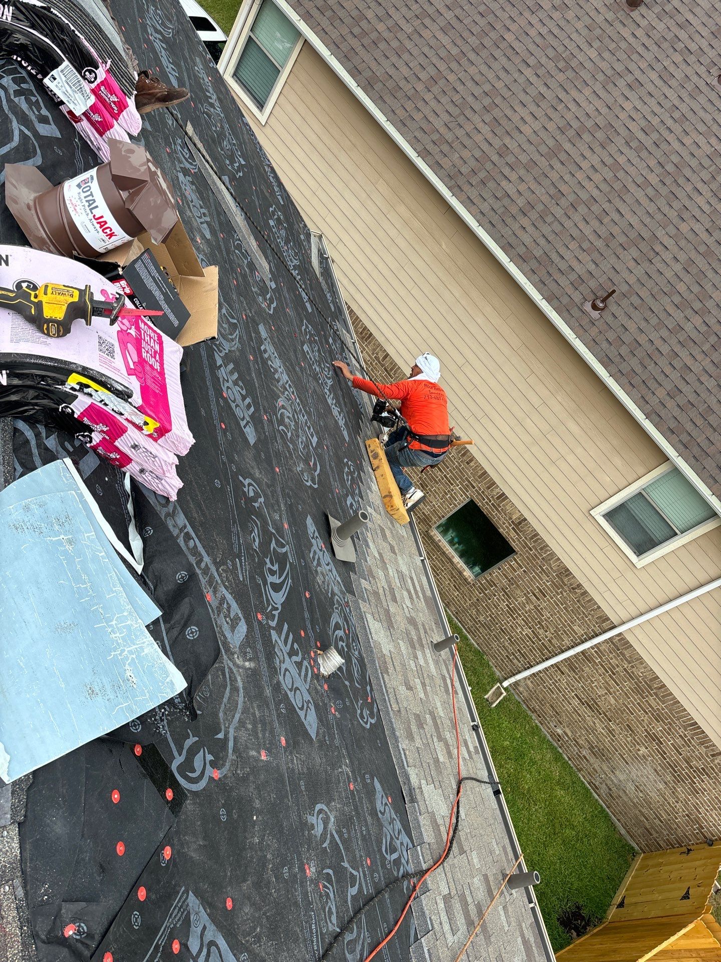 Residential Roofing Installation using Owen's Corning Duration (Lifetime) Shingles by Roof Repair Company