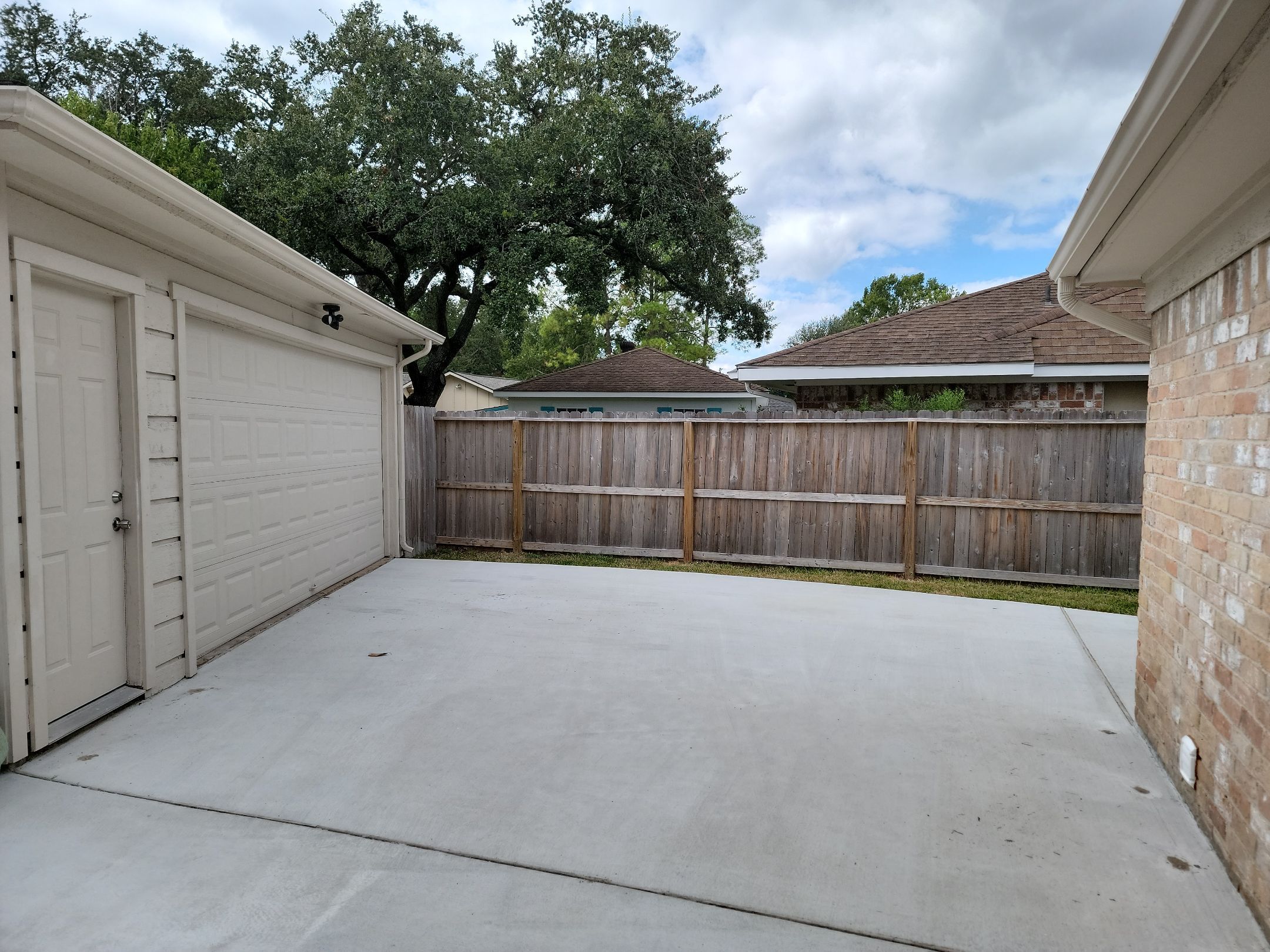 Iron fence installation using 6ft - 3 Rail - Ameristar Montage by Tim's Fences