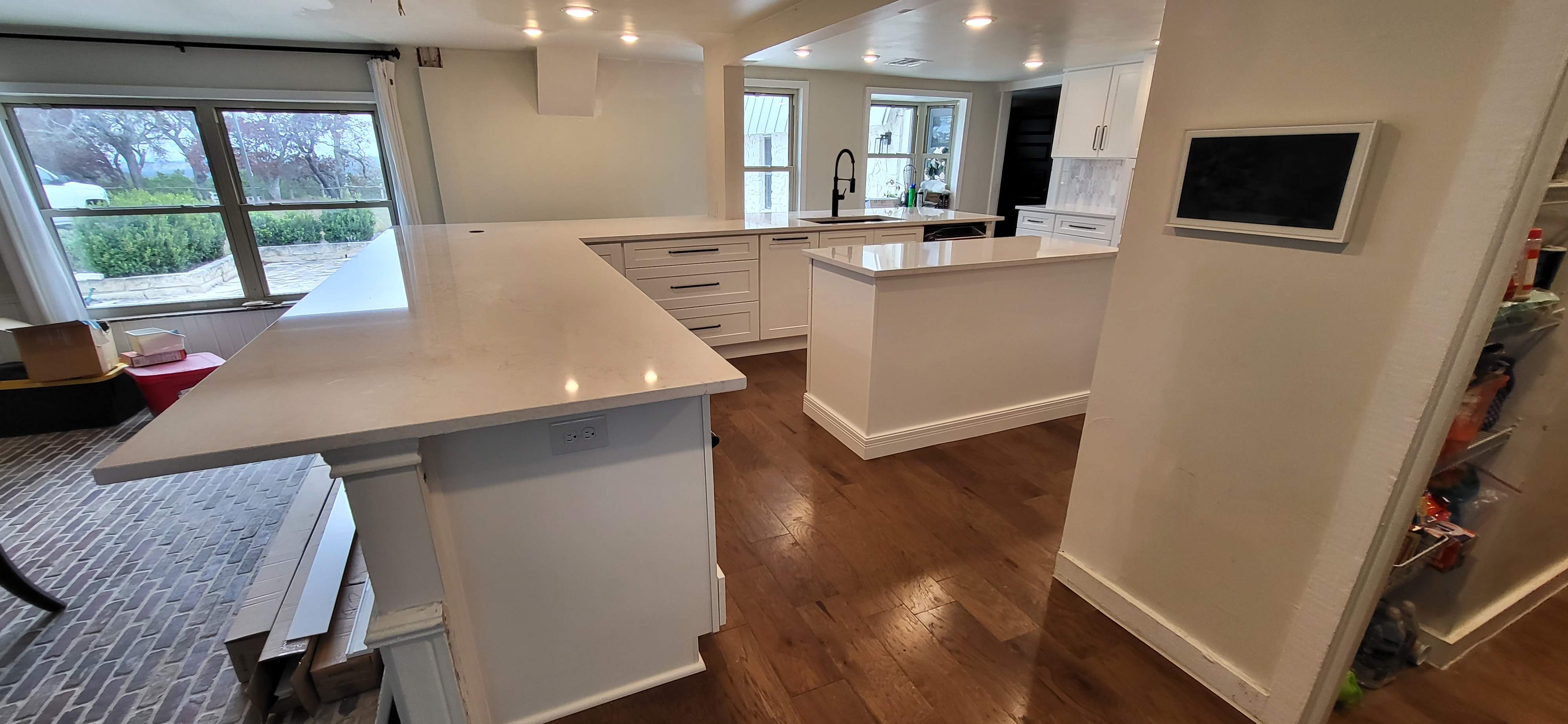Boerne Kitchen Remodel with Quartz Countertops and White Shaker Cabinets by Legacy Bath and Kitchen