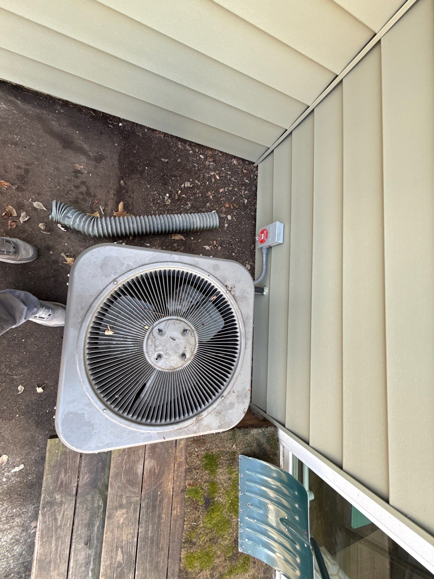 A whole new look for this Gladstone Home  by EEC  Windows, Siding & Roofing 