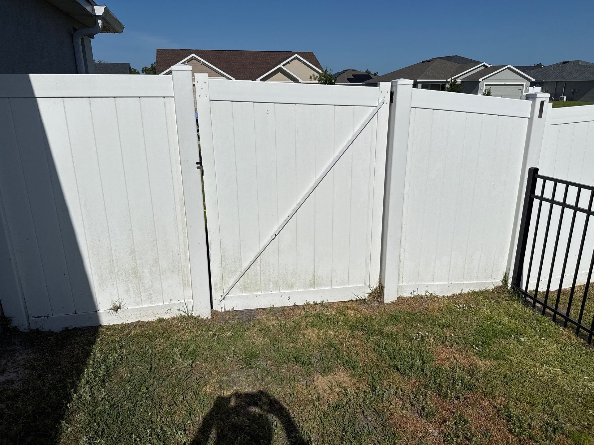 Vinyl Fence Cleaning | Jackson Crossing Community | Palmetto, FL by Sunshine AquaWash