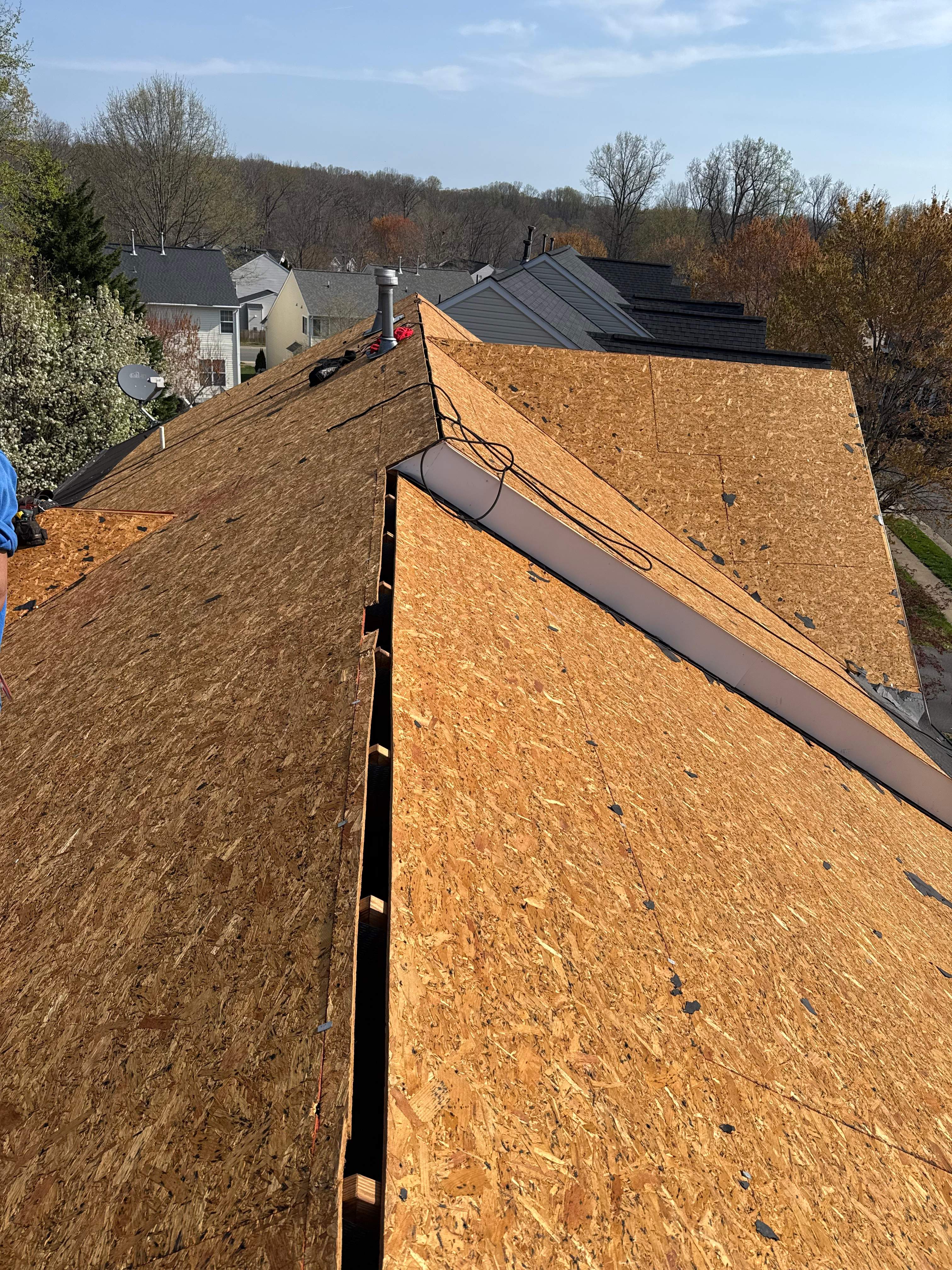 GAF HDZ - Weathered Wood by Elite Roofing LLC
