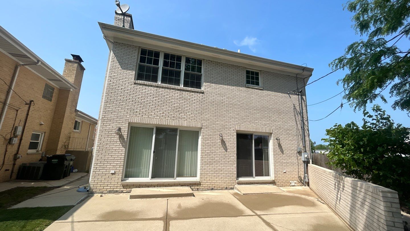 Lincolnwood, IL house washing, and patios by Northern Power Washing LLC.