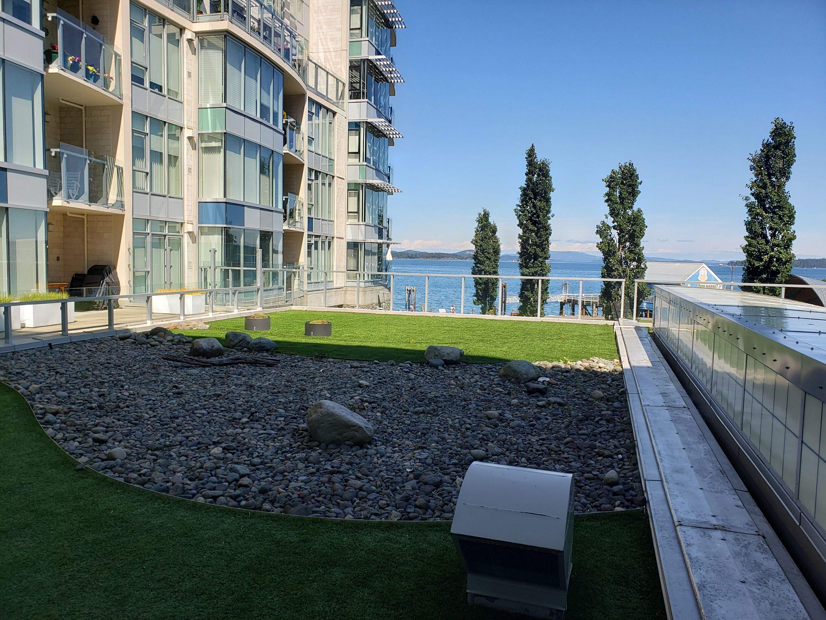 Sidney Pier by Habanero Garden and Exterior Care