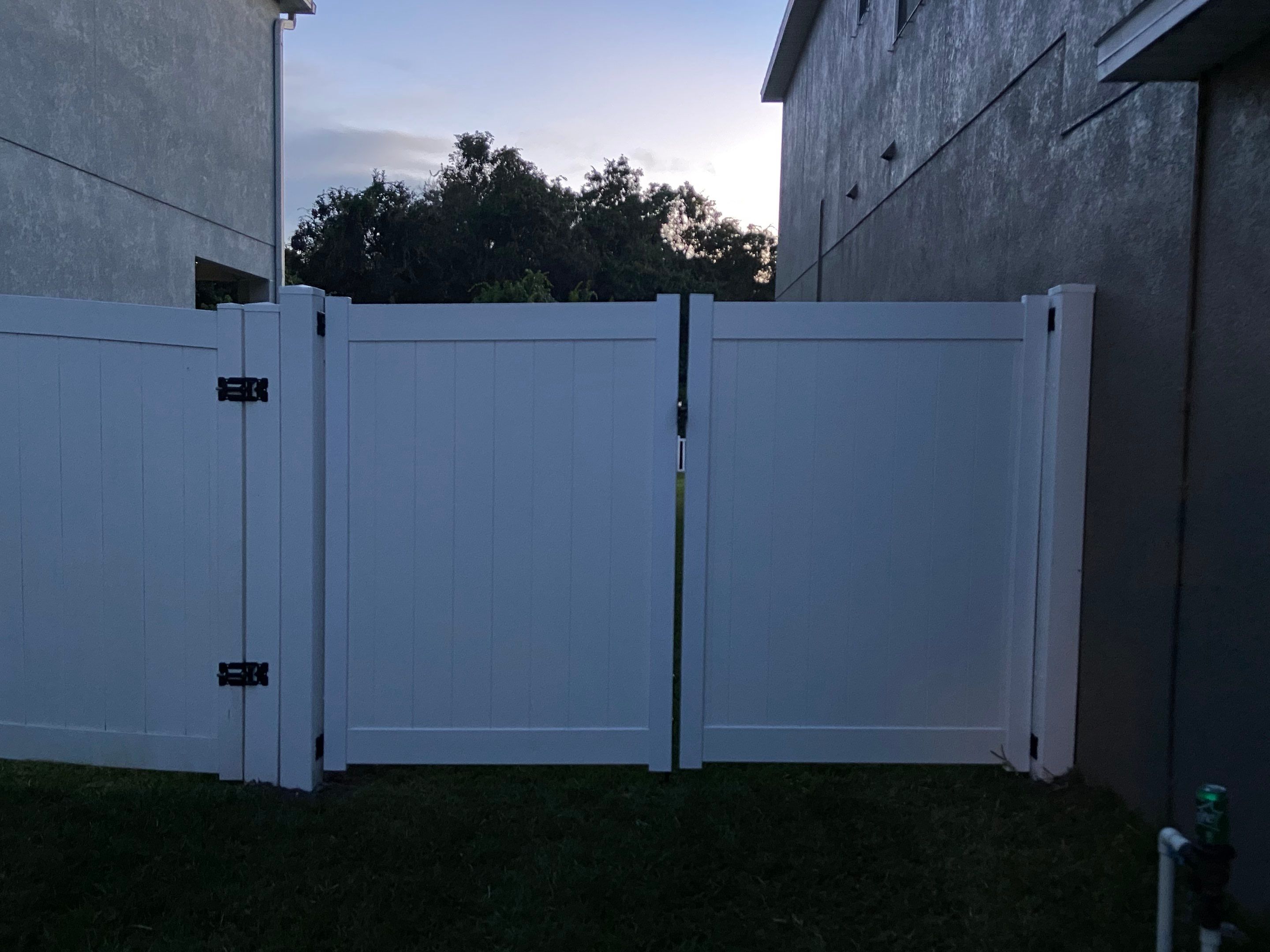 Ruskin, FL 6 ft. Tall White Vinyl Privacy with 4 ft. Picket Fence by Asap fence and gates, LLC