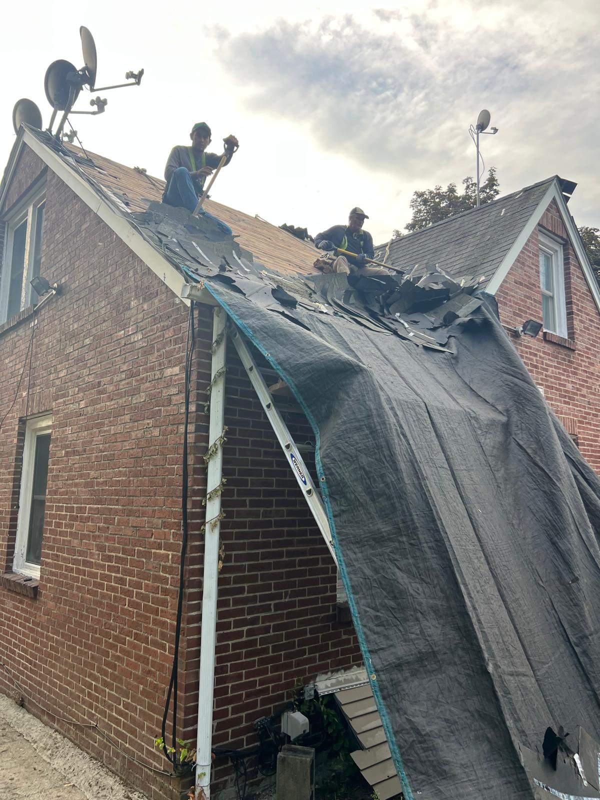 Full Roof Replacement – Owens Corning Duration, Onyx Black with Ridge Vent Upgrade by JOHNNYS PRO