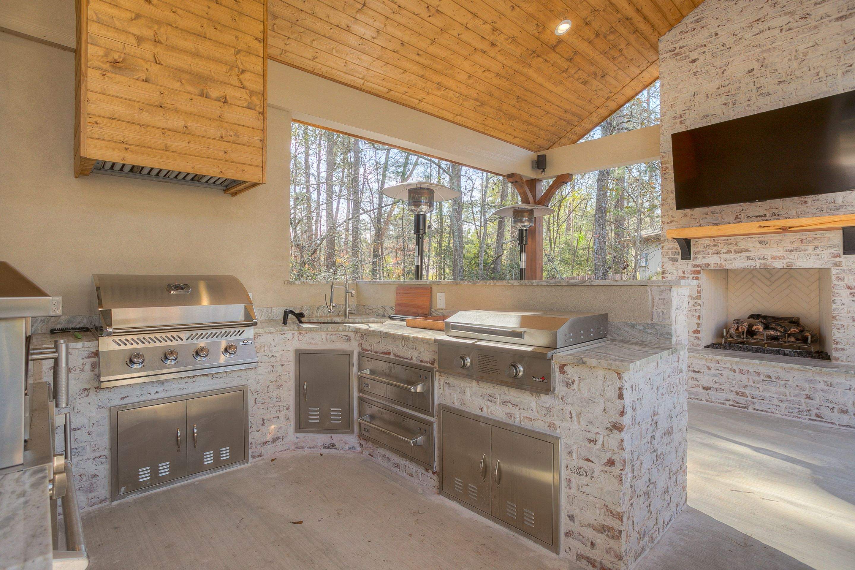 Joe's Outdoor Kitchen by CWS home remodel 