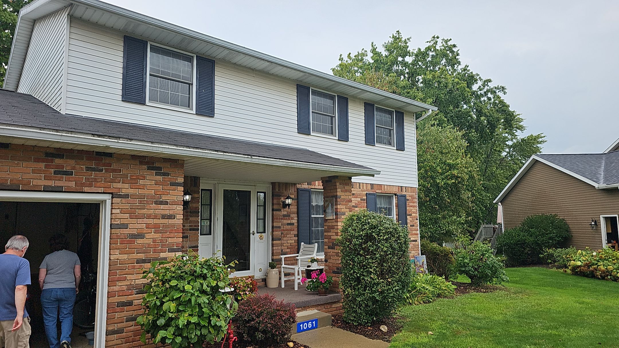 ATLAS PINNACLE COLOR: HEARTHSTONE, DRIP EDGE: BLACK by Eagle Eye Roofing