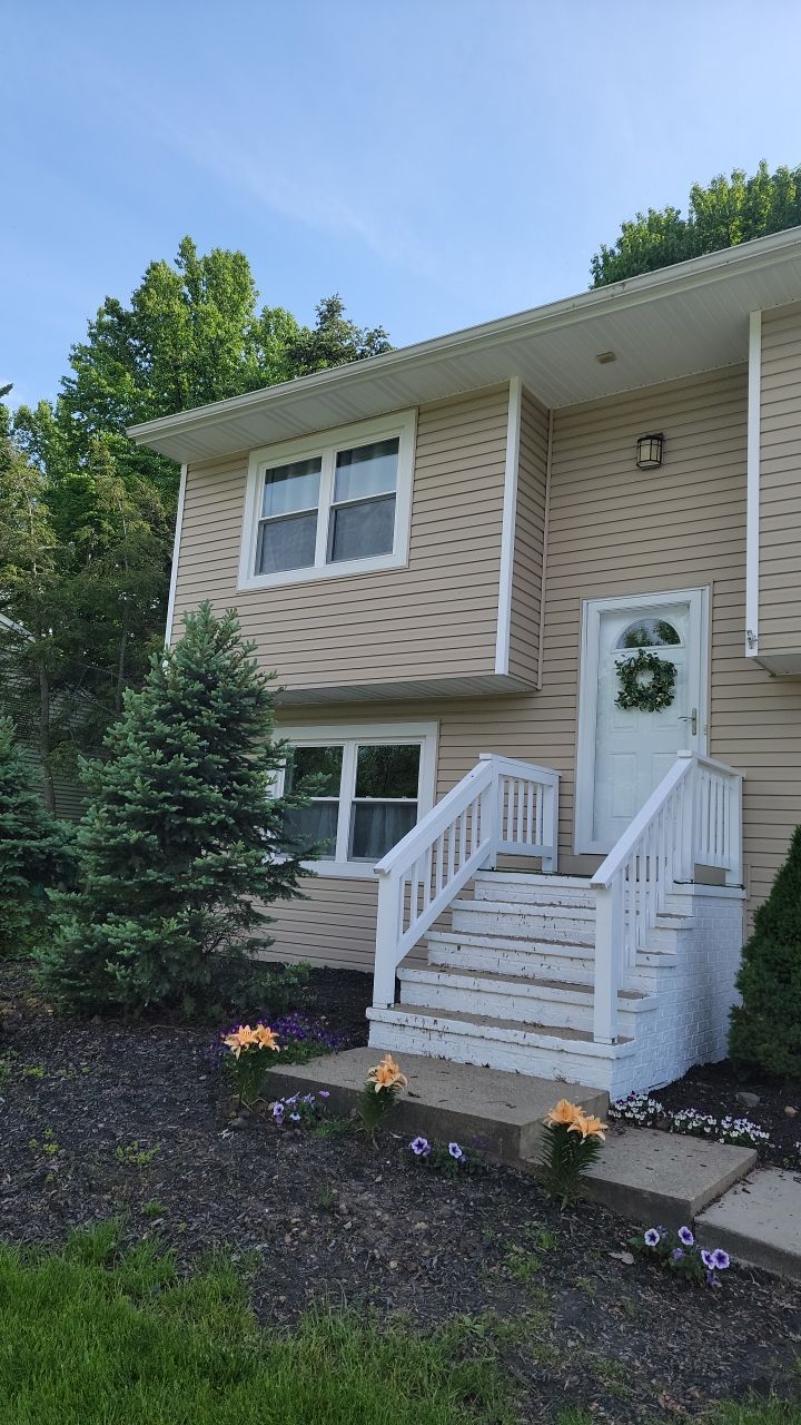 Brand: Atlas Pinnacle Color: Pristine Scotchgarde Pewter Drip: White by Eagle Eye Roofing