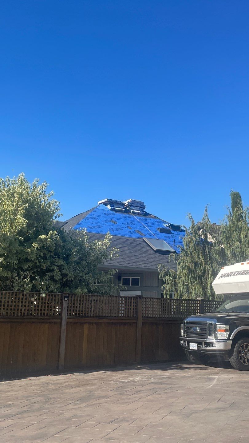 Residential Roofing Installation using Malarky Vista Shingles by Top Notch Roofing Inc