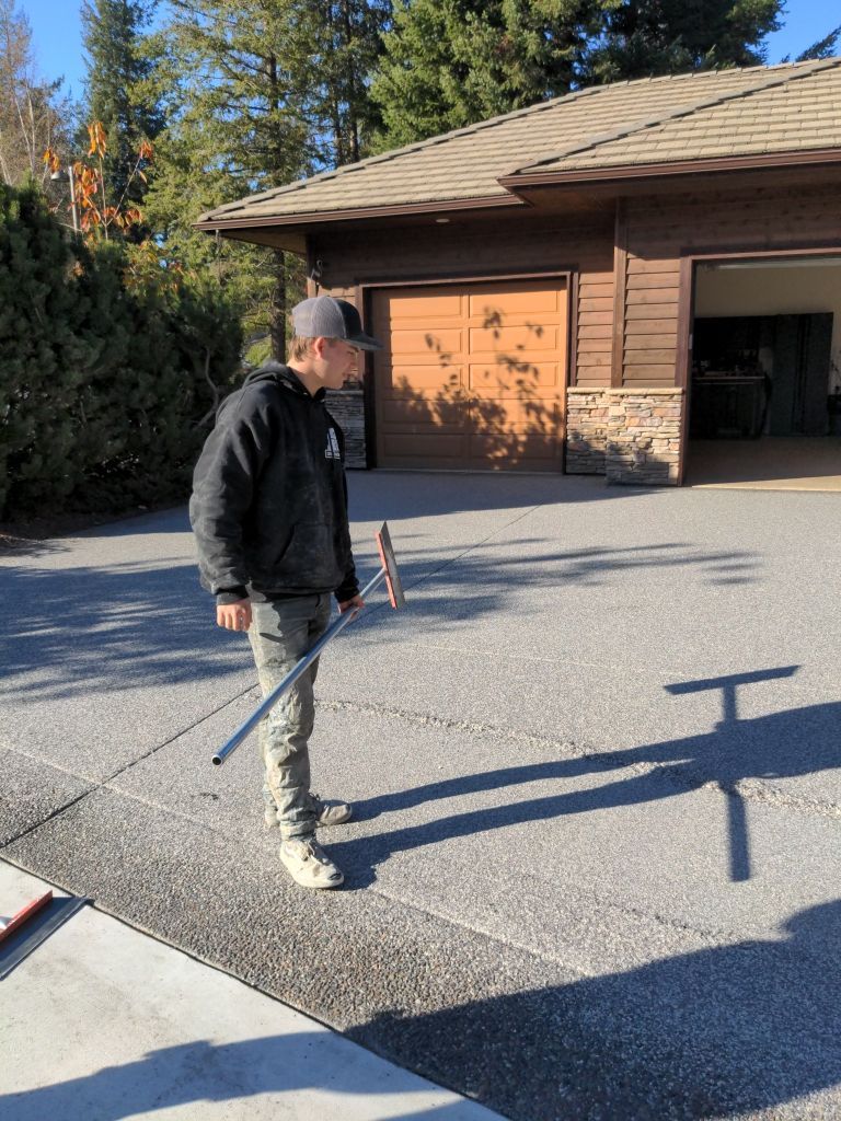 Driveway using Penntek Evolution System and Echo 1/4" Chip by Croc Coatings, LLC