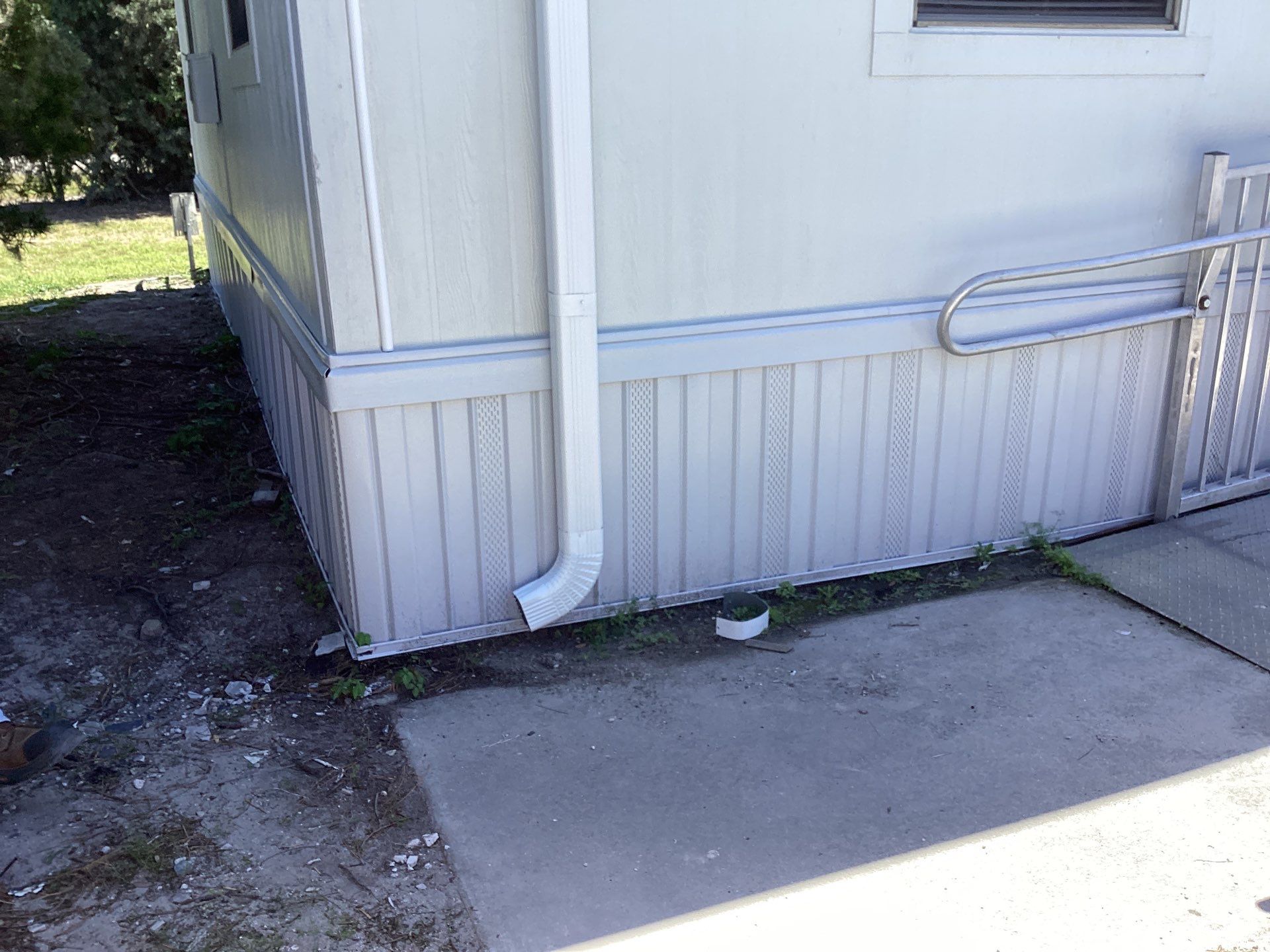 Commercial Gutters using Seamless Aluminum Gutters in Palmetto FL by Gutter Professors