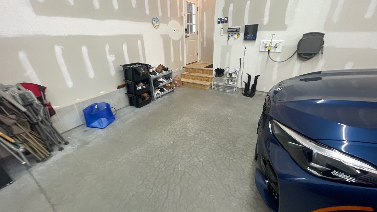 Garage in Londonderry, NH 03053 by Symphony Concrete Coatings