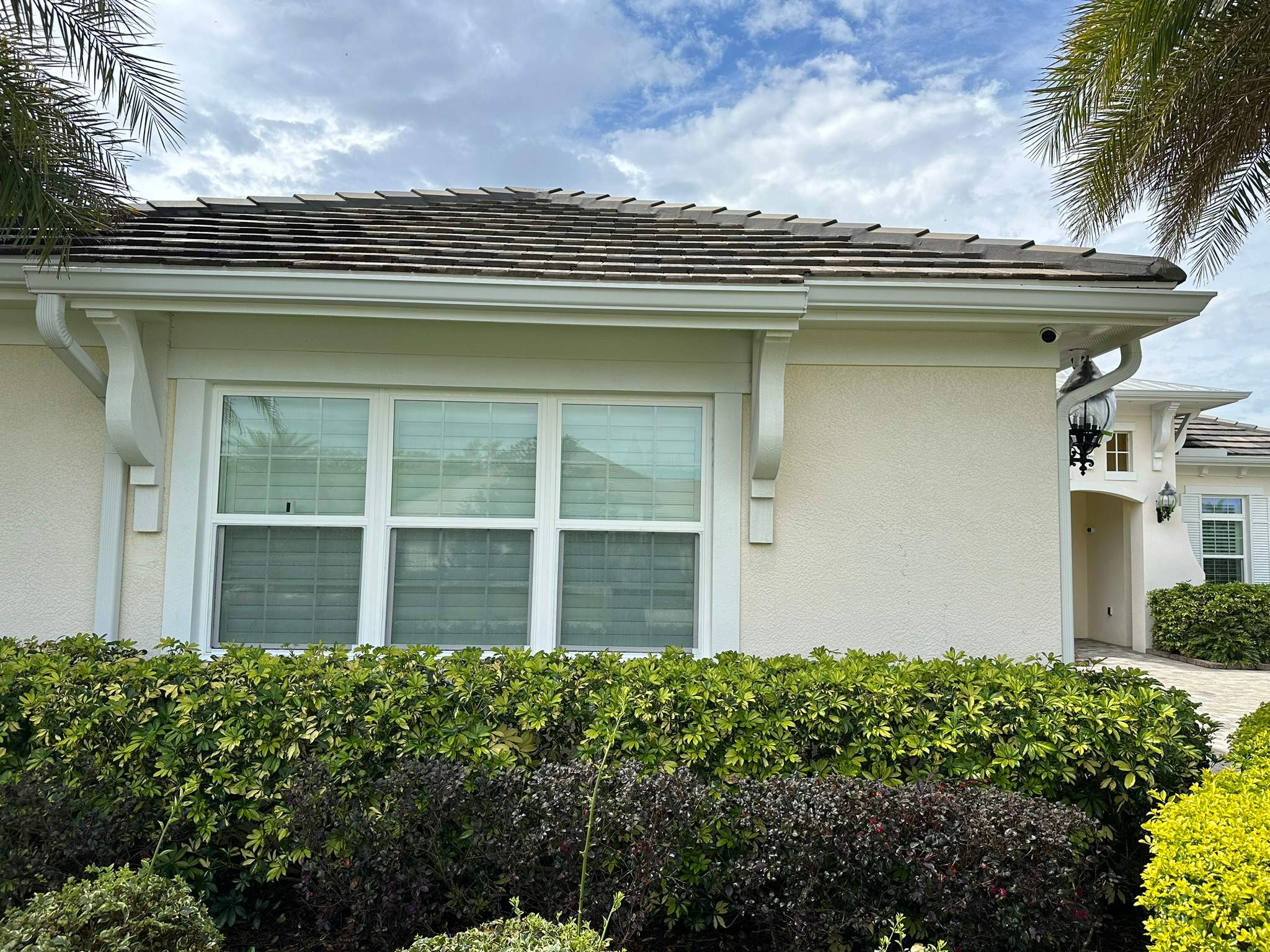 House Wash & Pool Screen Enclosure Cleaning in Winding River Community, Bradenton, FL | Sunshine AquaWash by Sunshine AquaWash