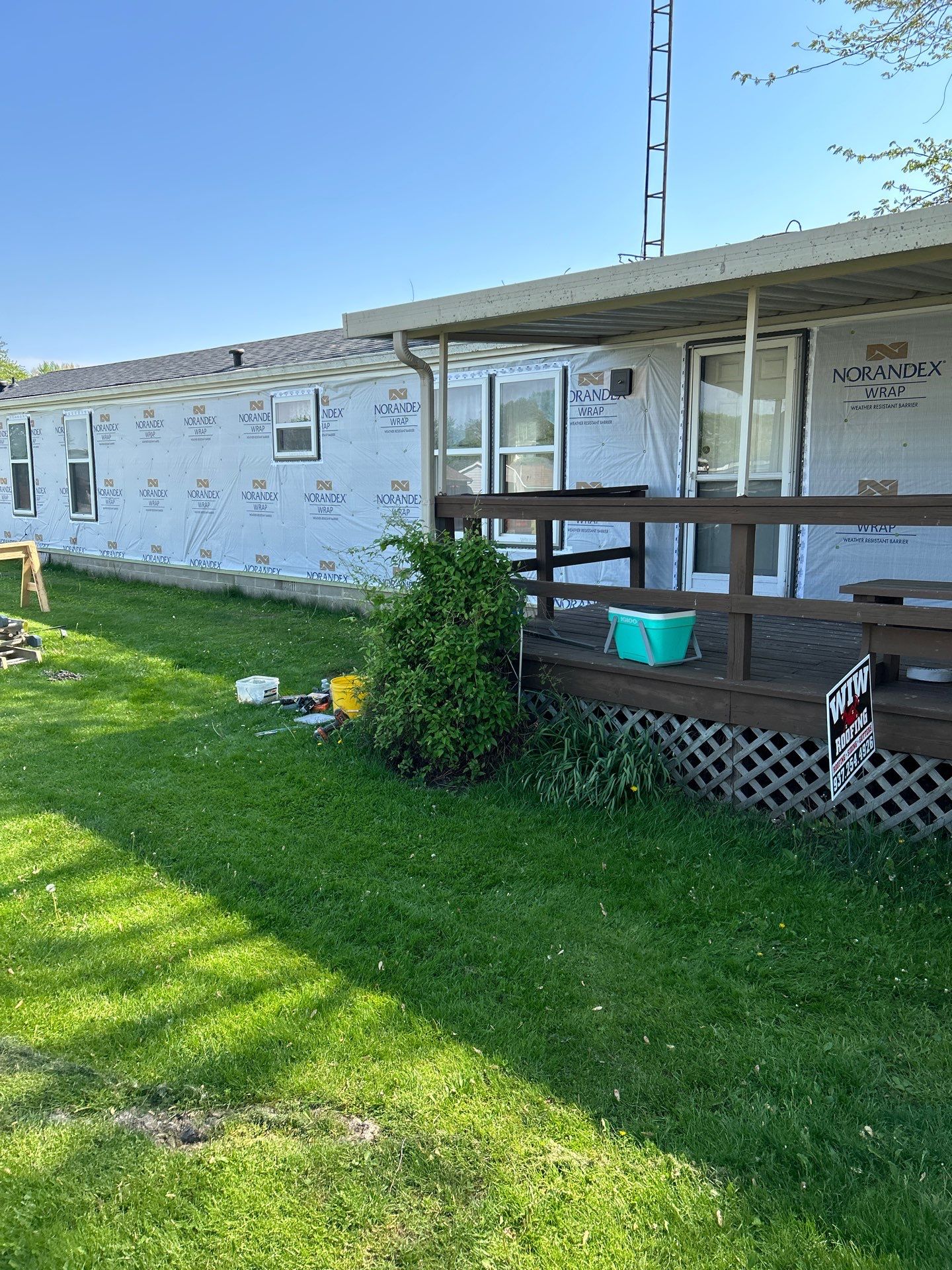 Roof and Siding Replacement using Norandex Cedar Knoll Graphite Siding and Owens Corning Durations in Onyx Black by WIW Enterprises Inc