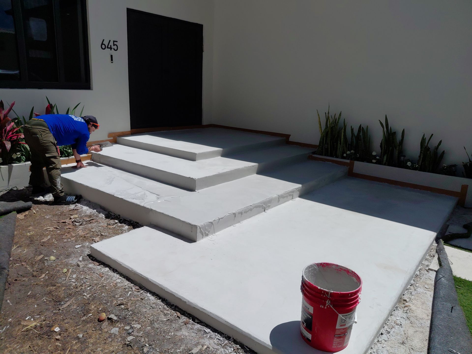 Entrance Steps with Microtopping by Seamless Surfaces