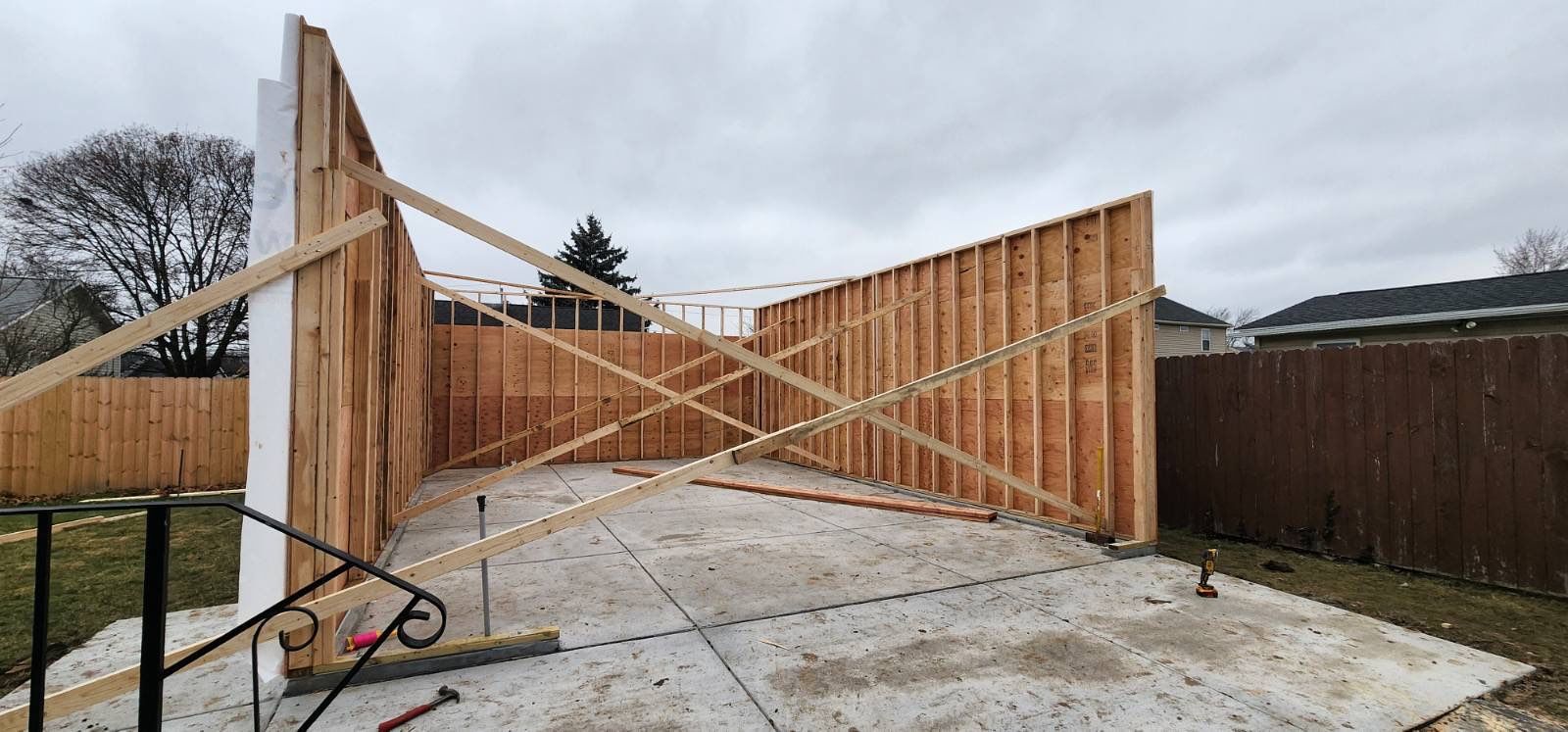 Garage by Ivy Lea Construction