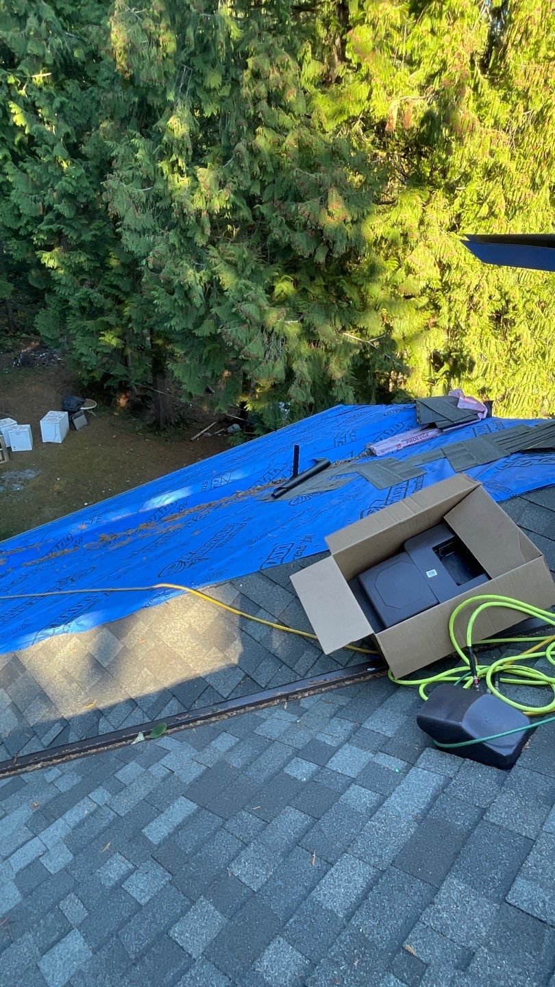 Residential Roofing Installation using OC Oakridge shingles by Top Notch Roofing Inc