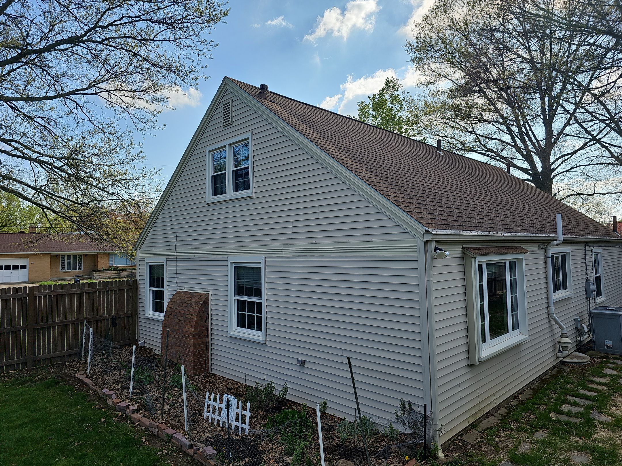 ATLAS PINNACLE COLOR: WEATHERED WOOD by Eagle Eye Roofing