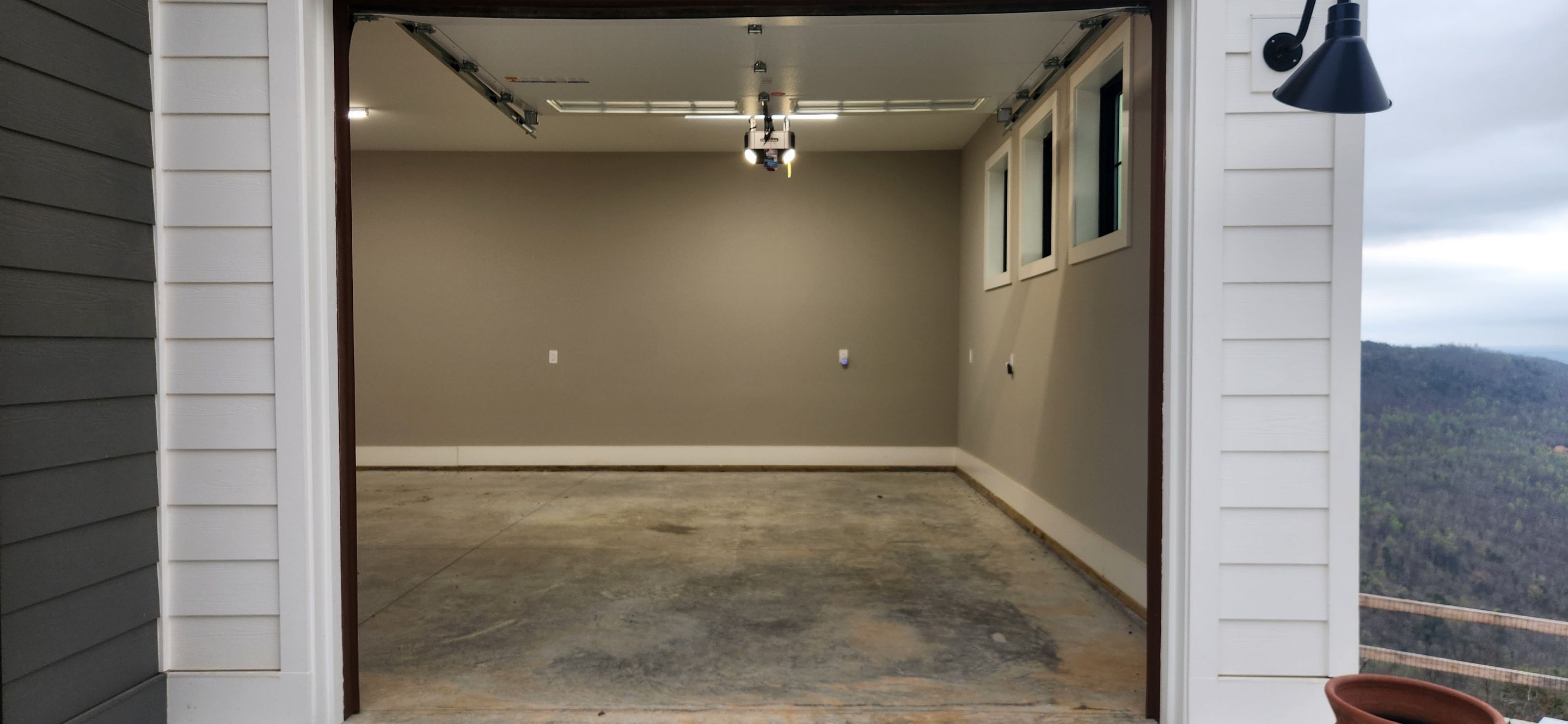 Standalone garage in the Jasper Highlands neighborhood! by Elite Floor Solutions