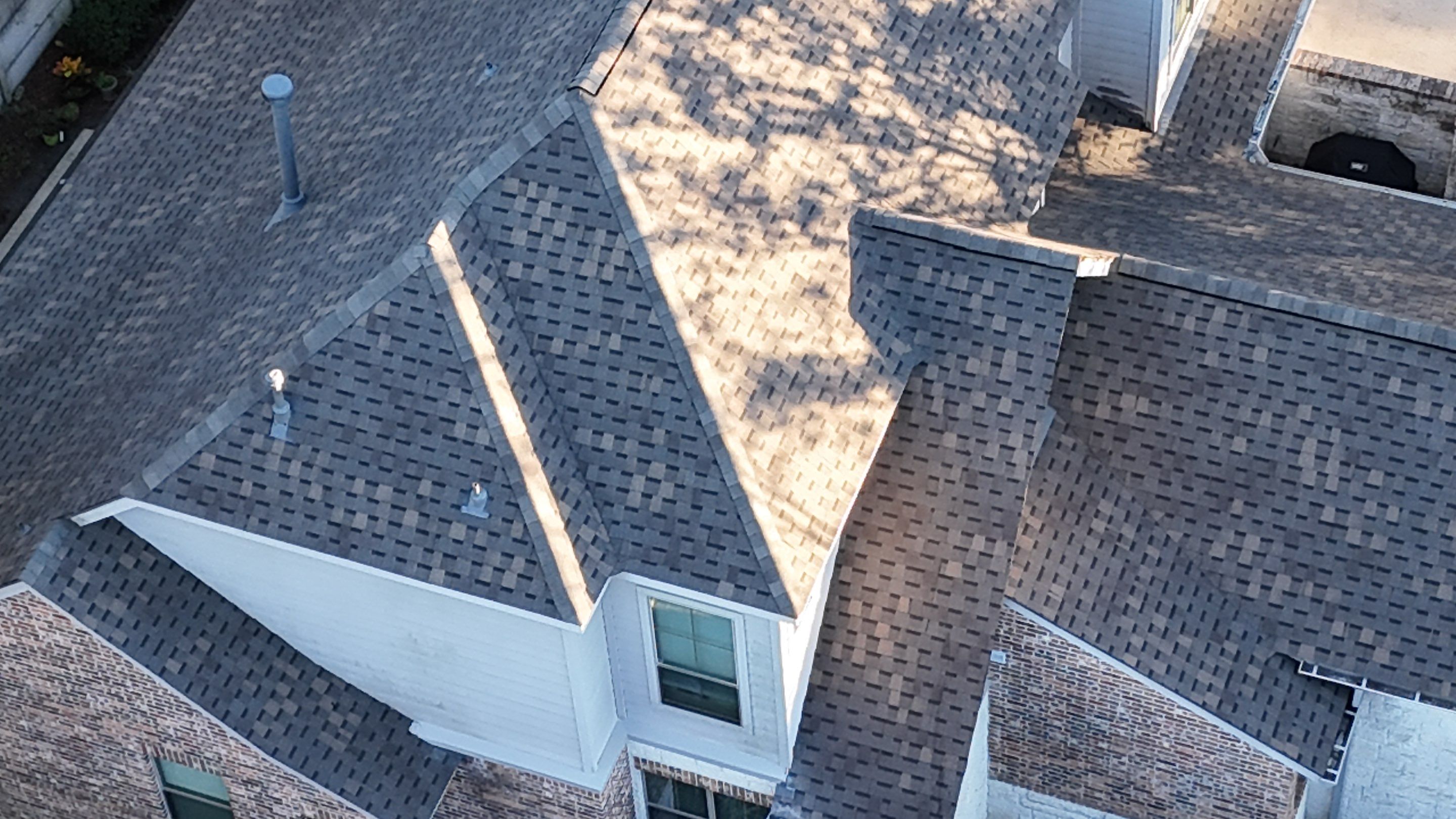 Kingwood Roof Installation using Atlas Pinnacle Pristine by Modern BYLT Roofing & Construction